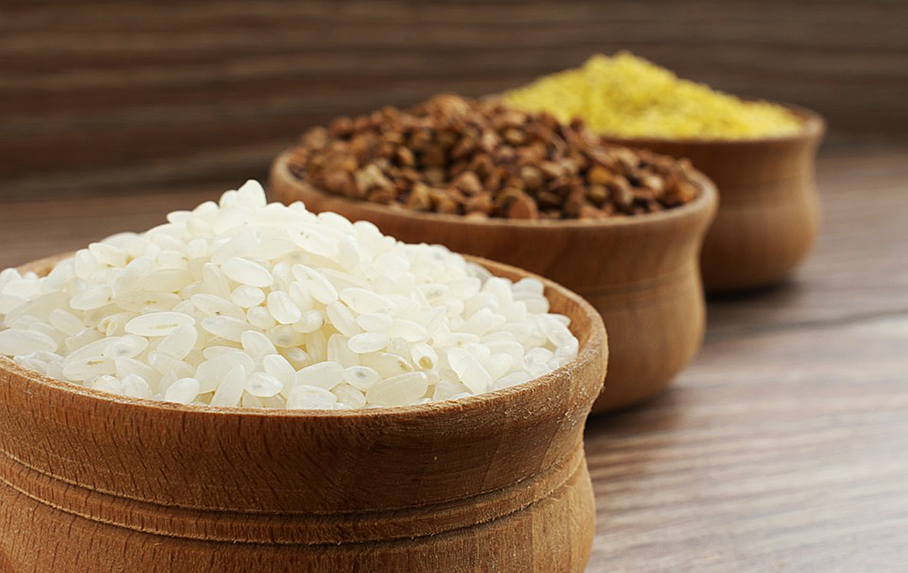 Вбережіть припаси: скільки можна зберігати гречку, рис і манку, та як правильно це робити