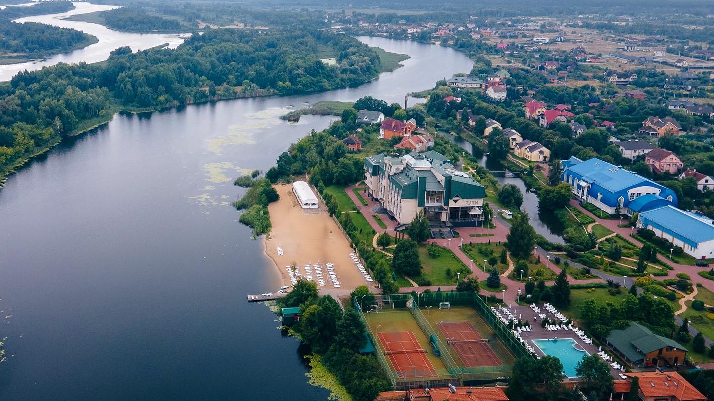 &quot;У людей немає моря&quot;. Як працюють заміські комплекси Київщини під час війни
