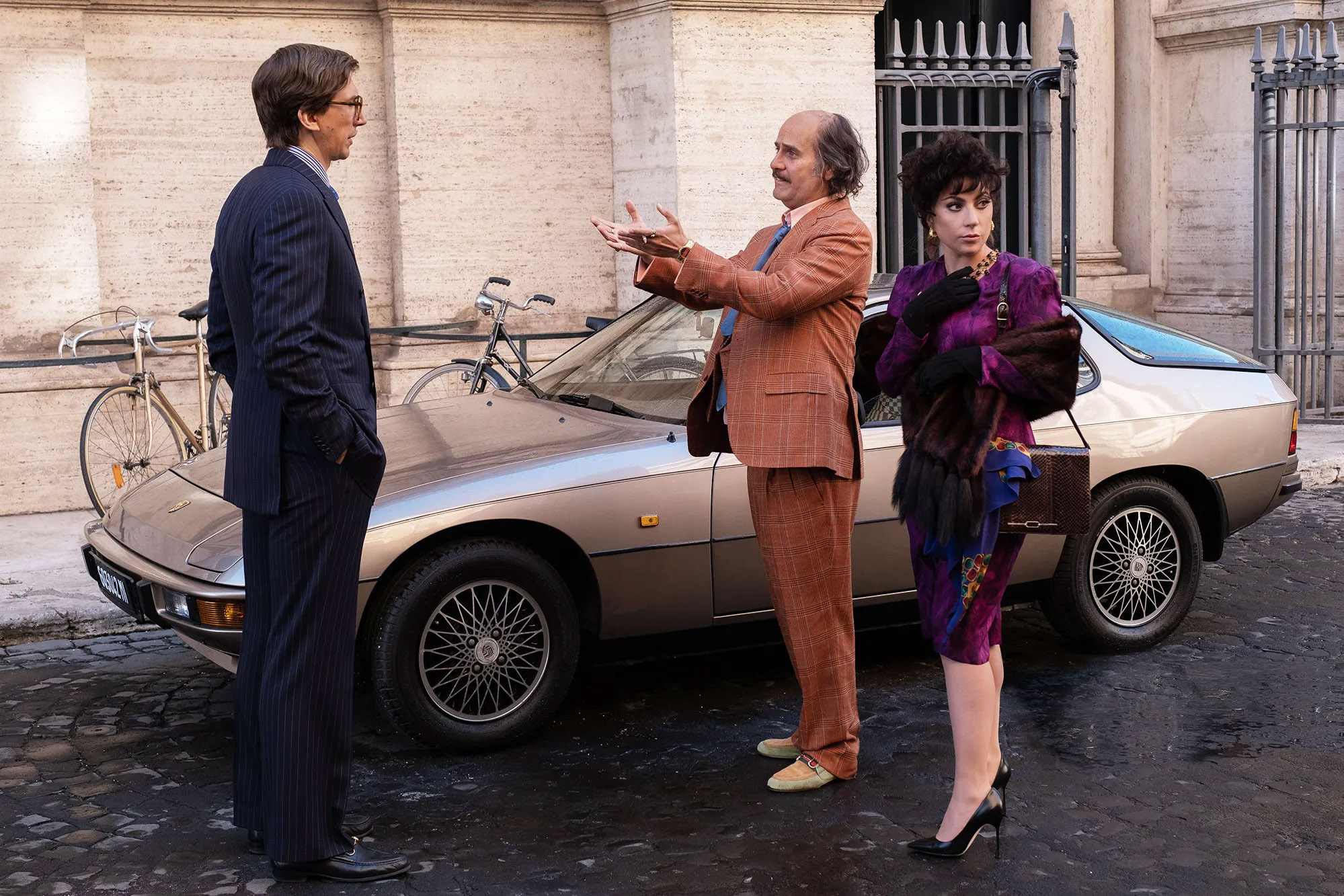 Колеса для Гуччи: какие роскошные автомобили можно увидеть в фильме "Дом Gucci"