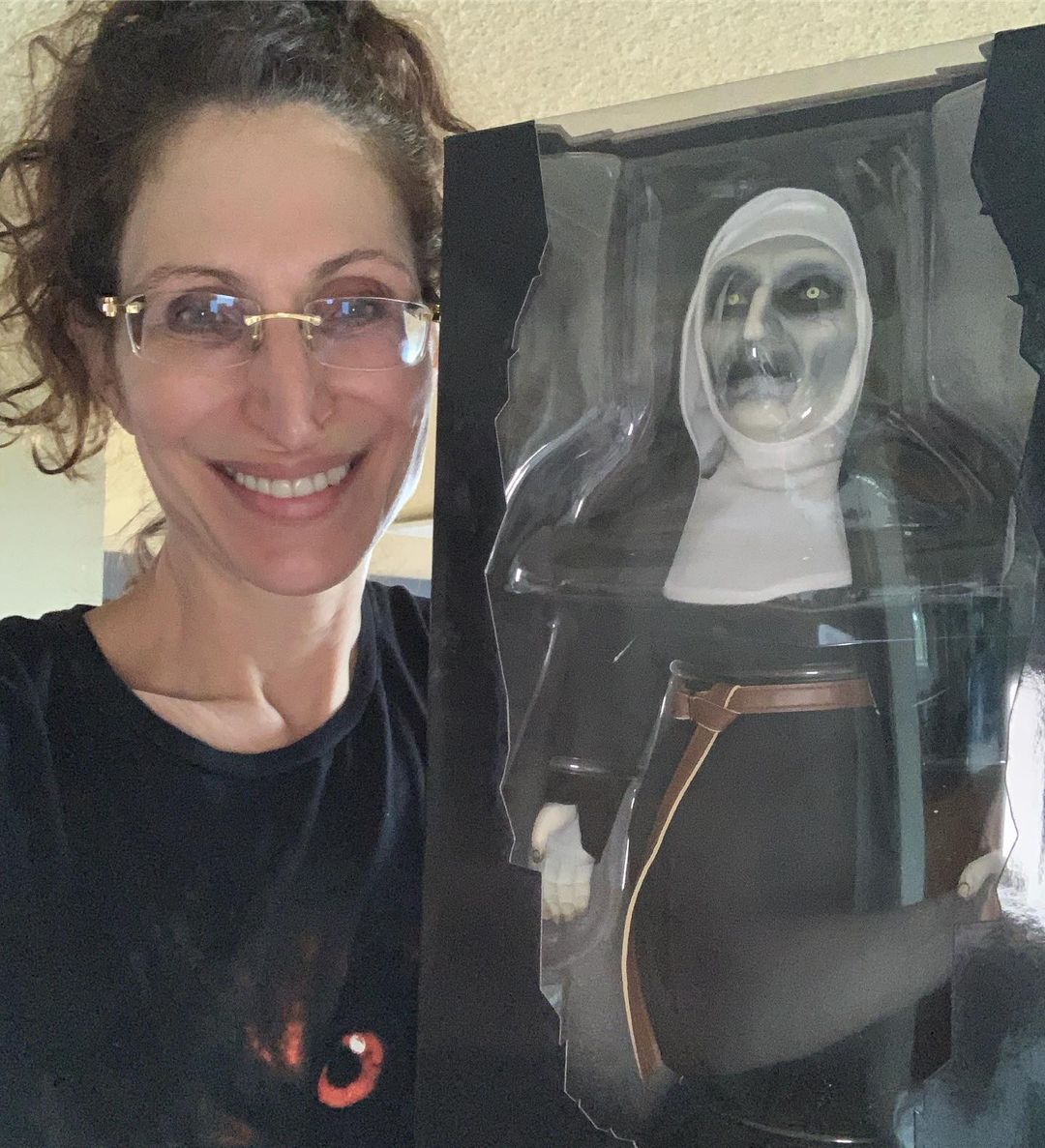 Як у реальному житті виглядає актриса, яка зіграла у фільмі "Монахиня" (фото)