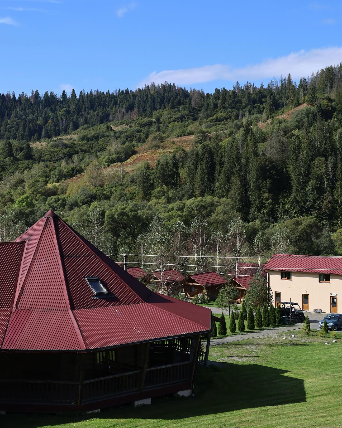 Весняні вихідні в Карпатах: топ будинків і котеджів, де можна відпочити на природі