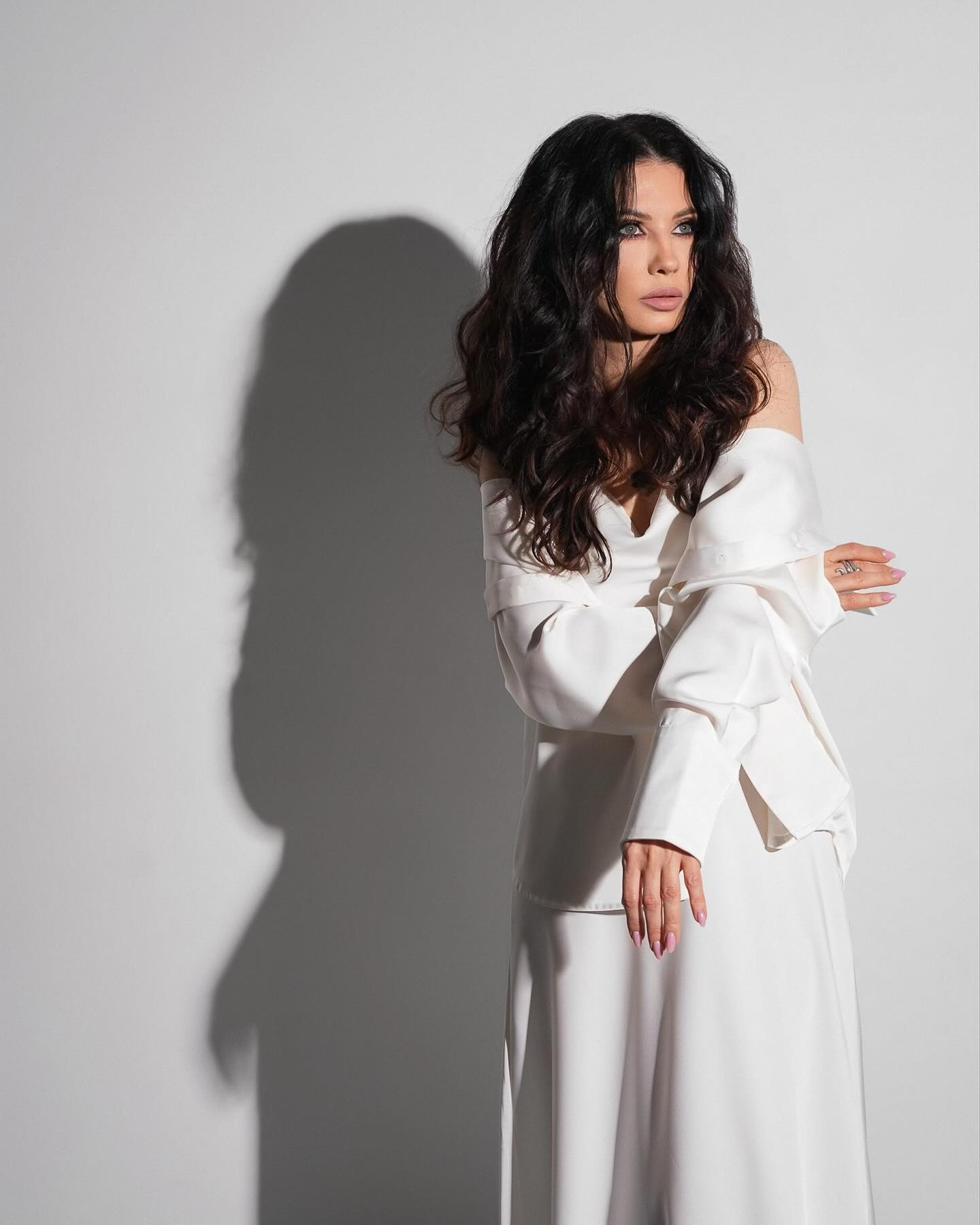 "Вечно юная" украинская певица очаровала грацией в особенной фотосессии