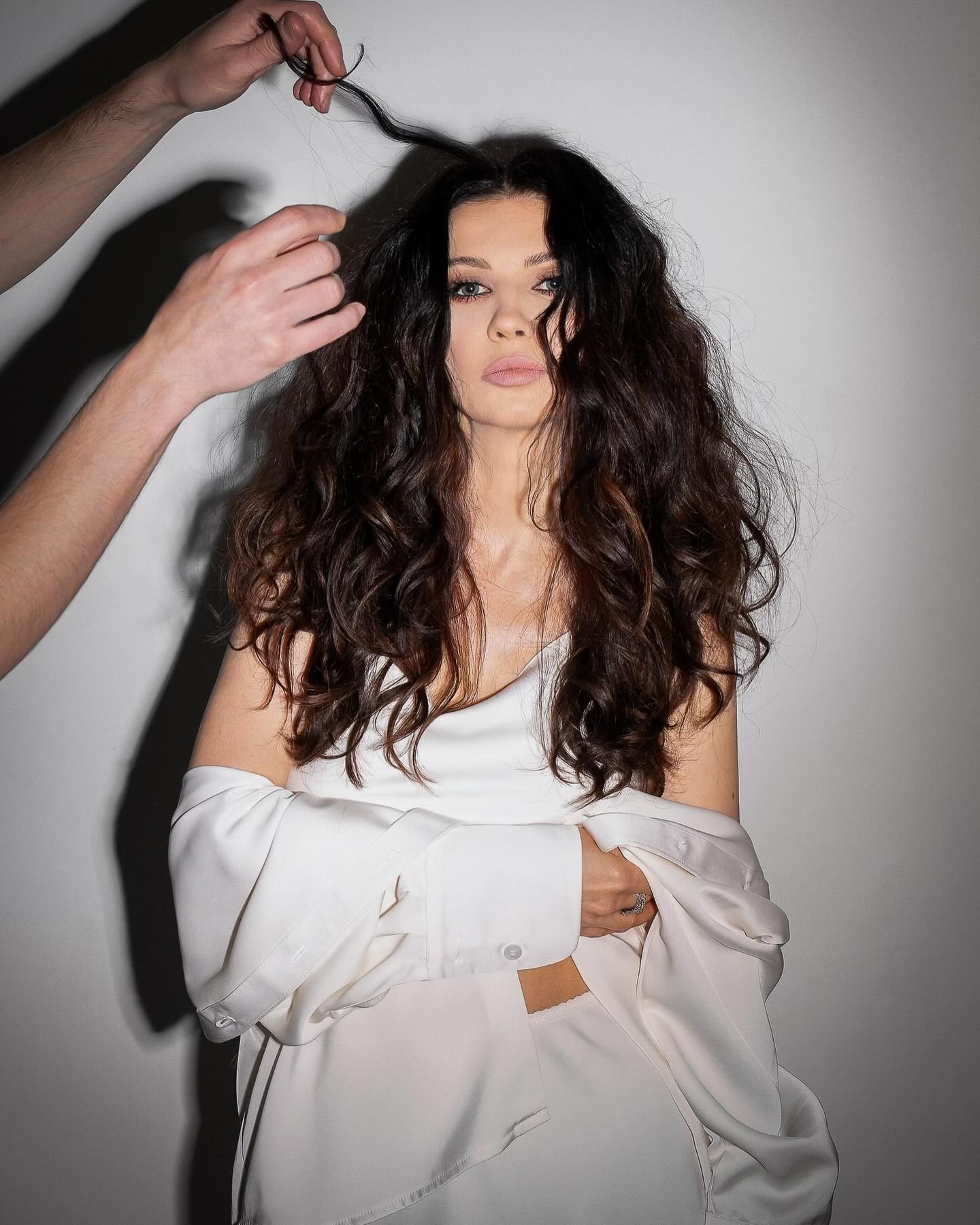 "Вечно юная" украинская певица очаровала грацией в особенной фотосессии