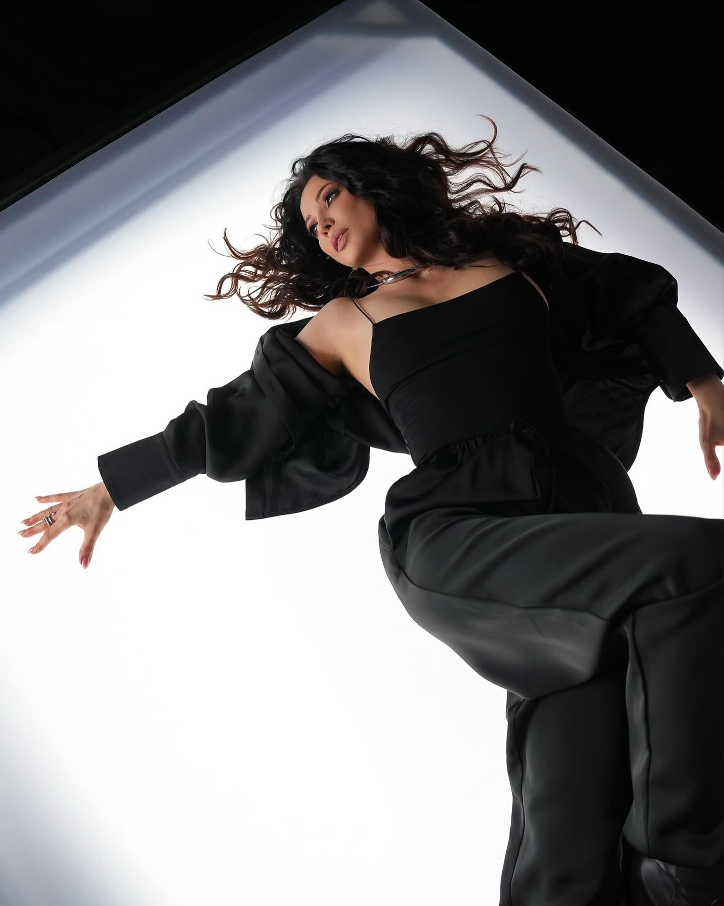 "Вечно юная" украинская певица очаровала грацией в особенной фотосессии