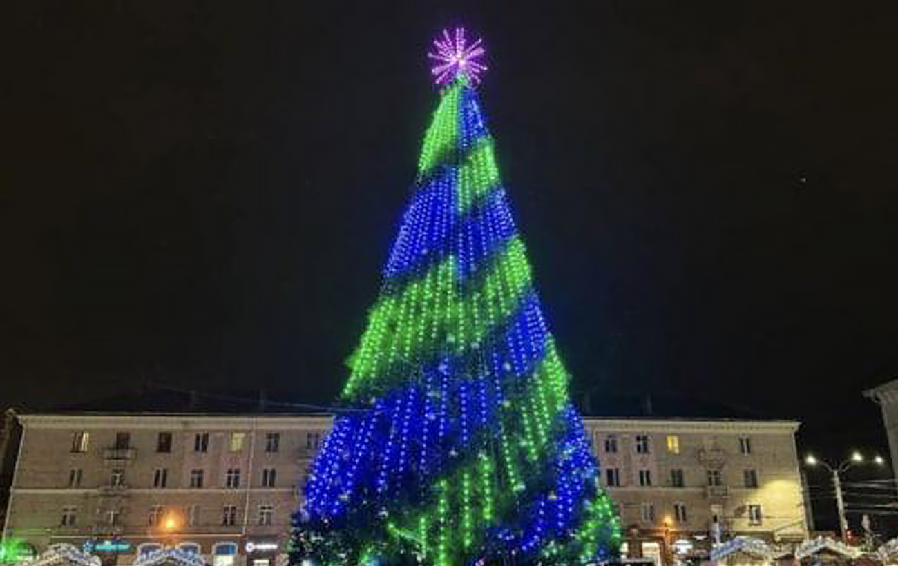 Новый год 2025. Как выглядят главные елки в разных городах Украины (фото)