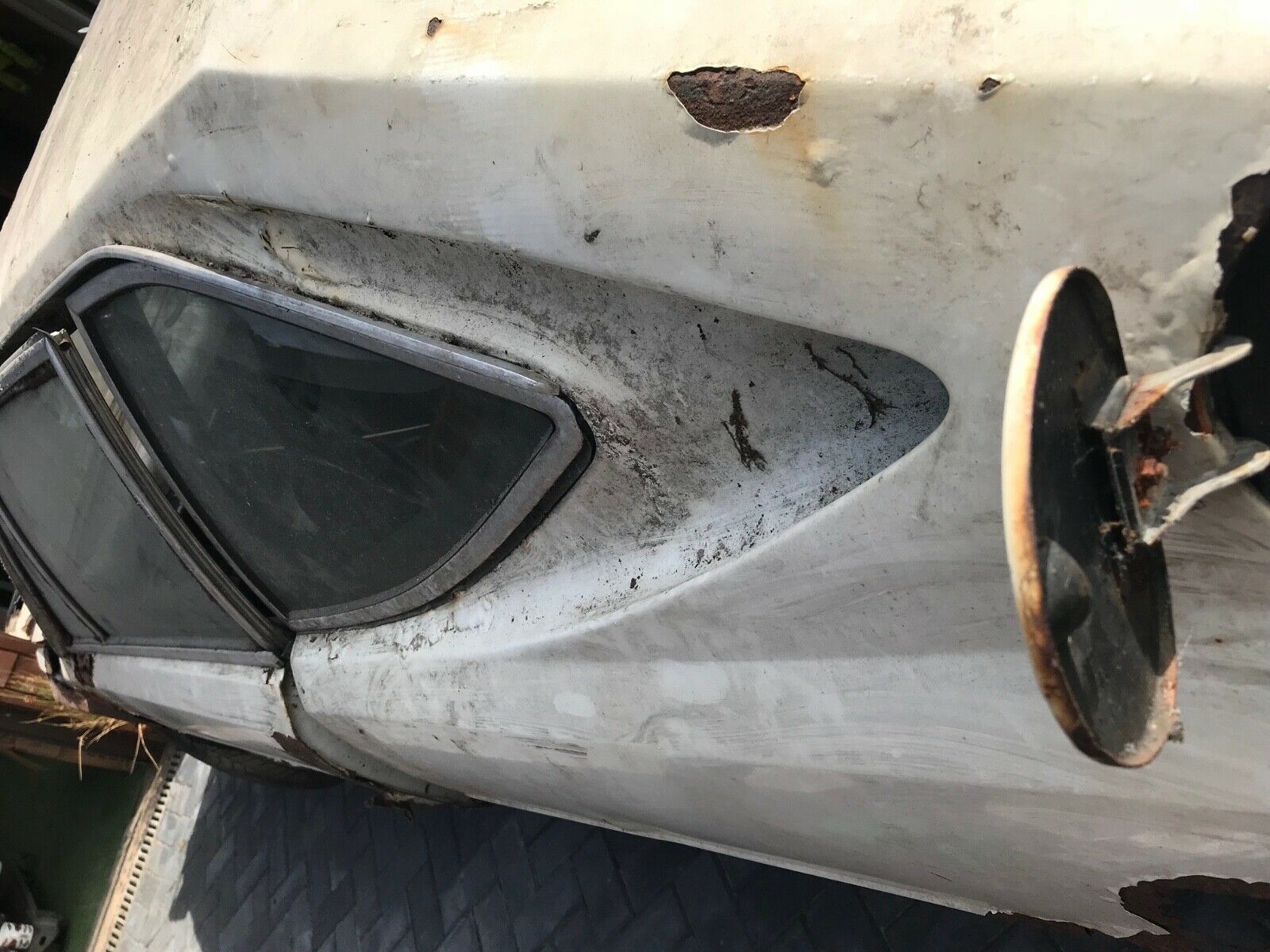 Всього 540 тисяч гривень: найіржавіший Ferrari у світі виставлено на продаж у Великій Британії