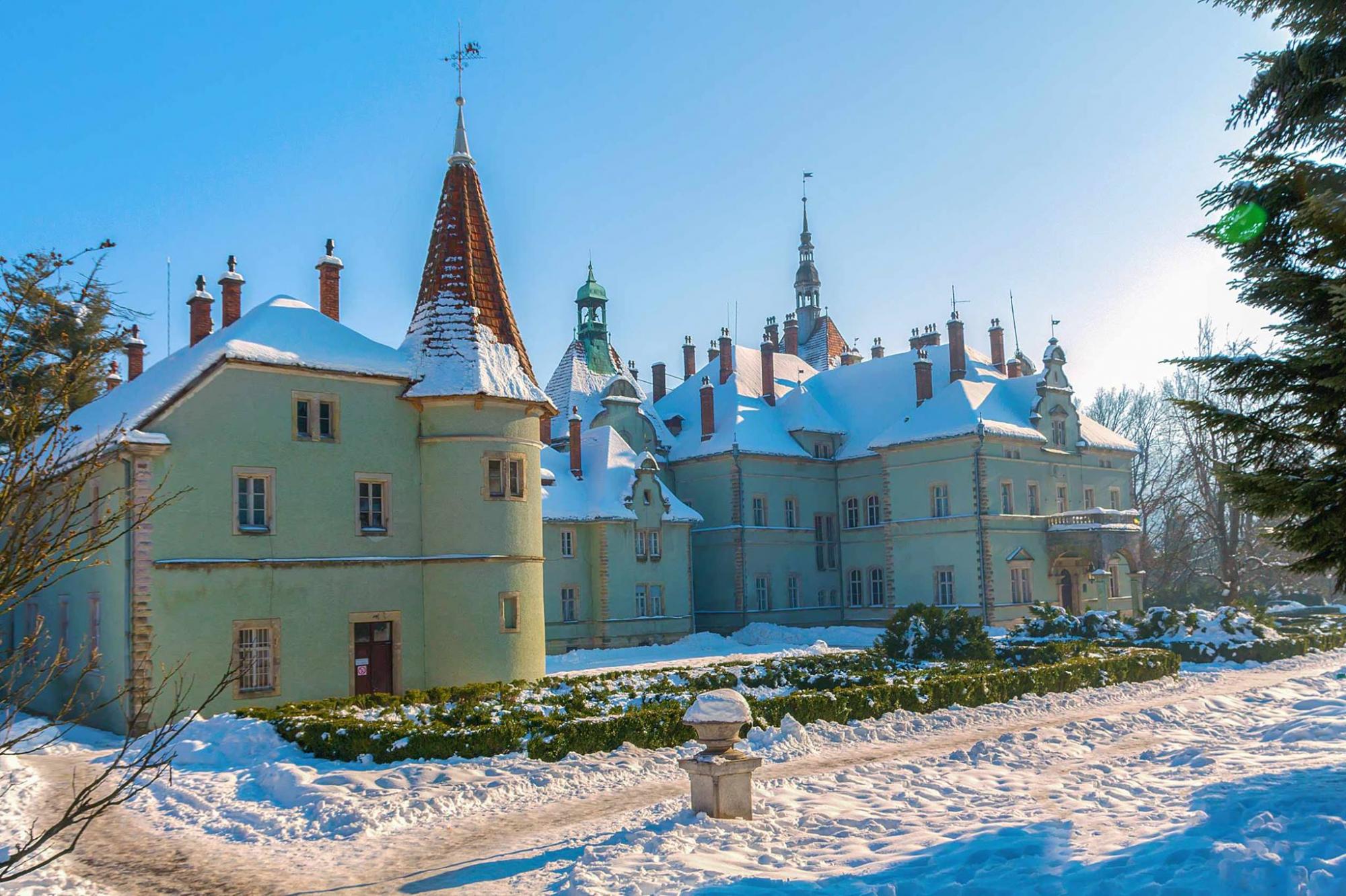 Замок Шенборнов зимой
