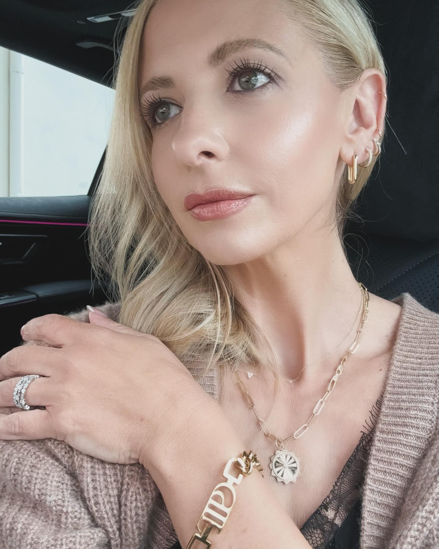 Як зараз виглядає красуня Баффі з серіалу про винищувачку вампірів (фото)