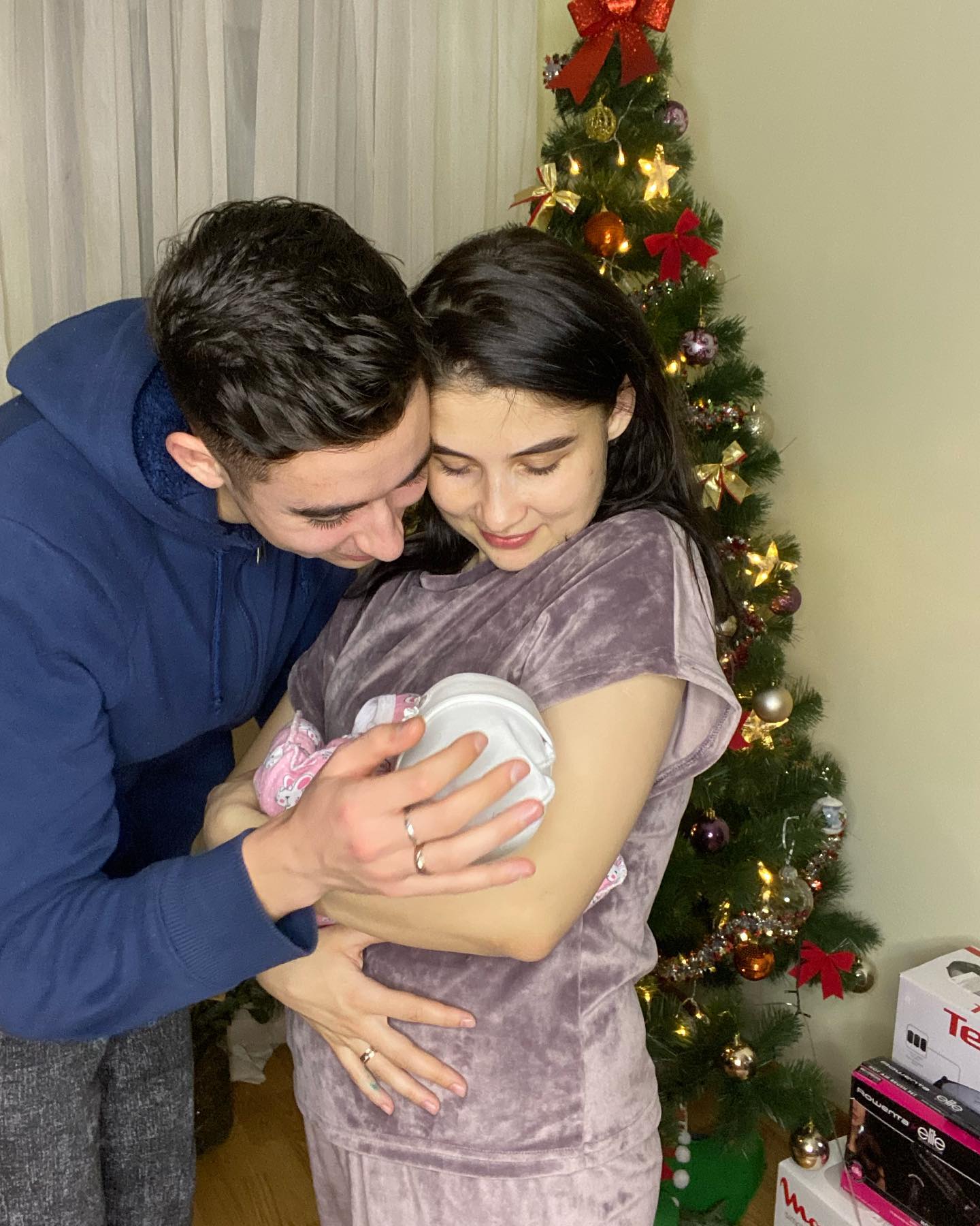 Матвієнко - у 17 років, Павлік - у 18. Українські зірки, які рано стали батьками