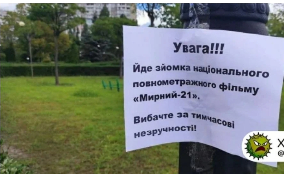 У Києві під Деснянською РДА помітили барикади і людей з російськими прапорами: що відбувається