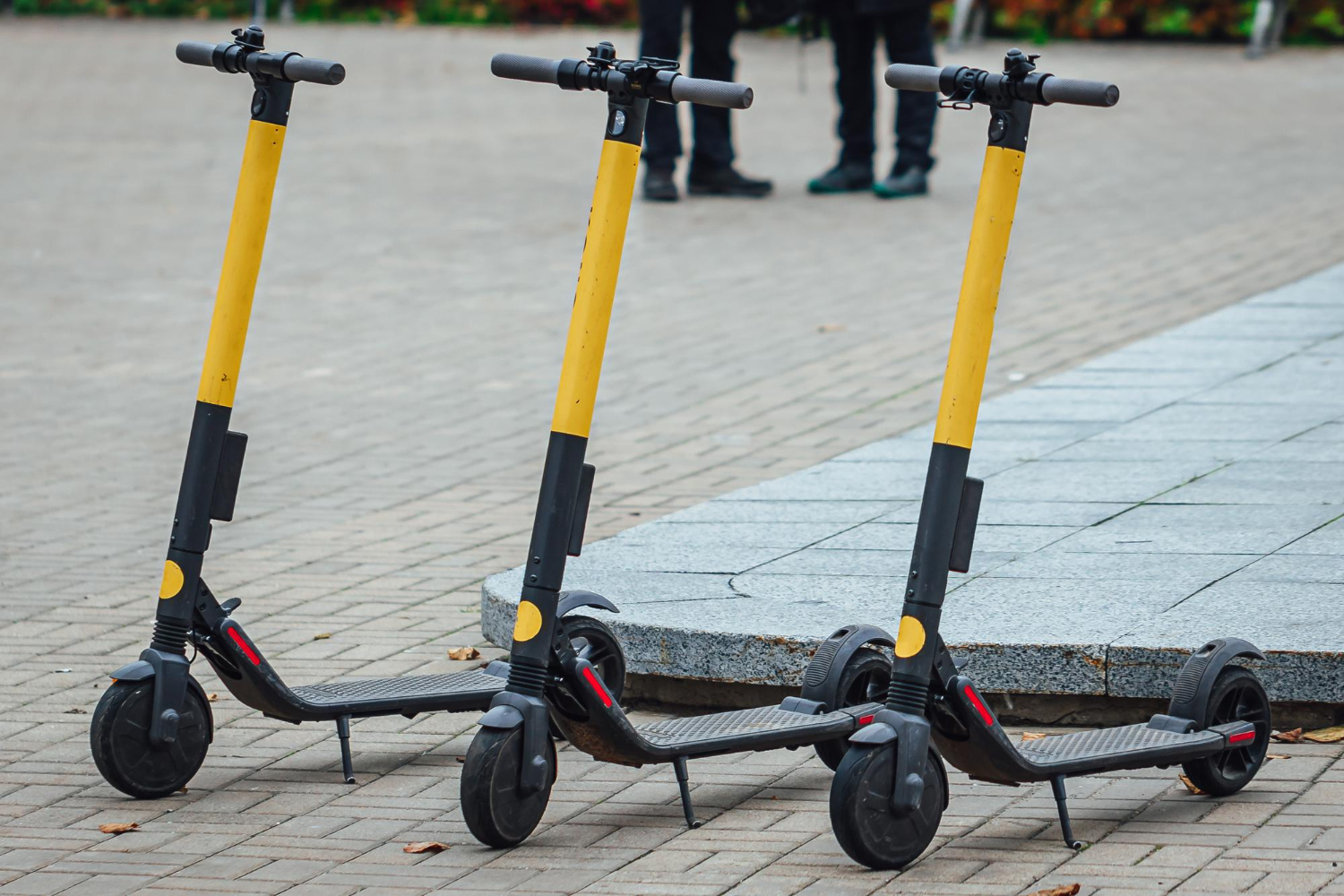 В Украине начали вводить новые правила для электросамокатов: как теперь ездить