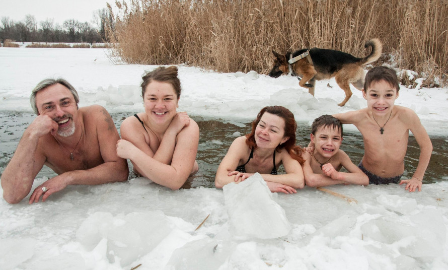 Журналіст встановив рекорд на Водохреще, провівши у крижаній ополонці неймовірну кількість часу