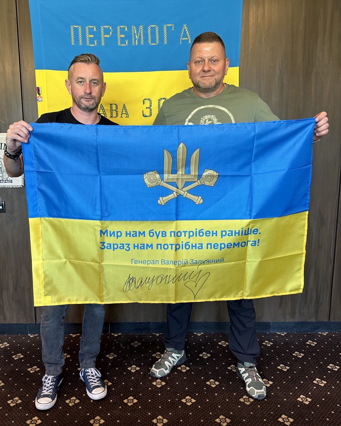 &quot;Файні наші казаки&quot;: Жадан показал новое общее фото с Залужным