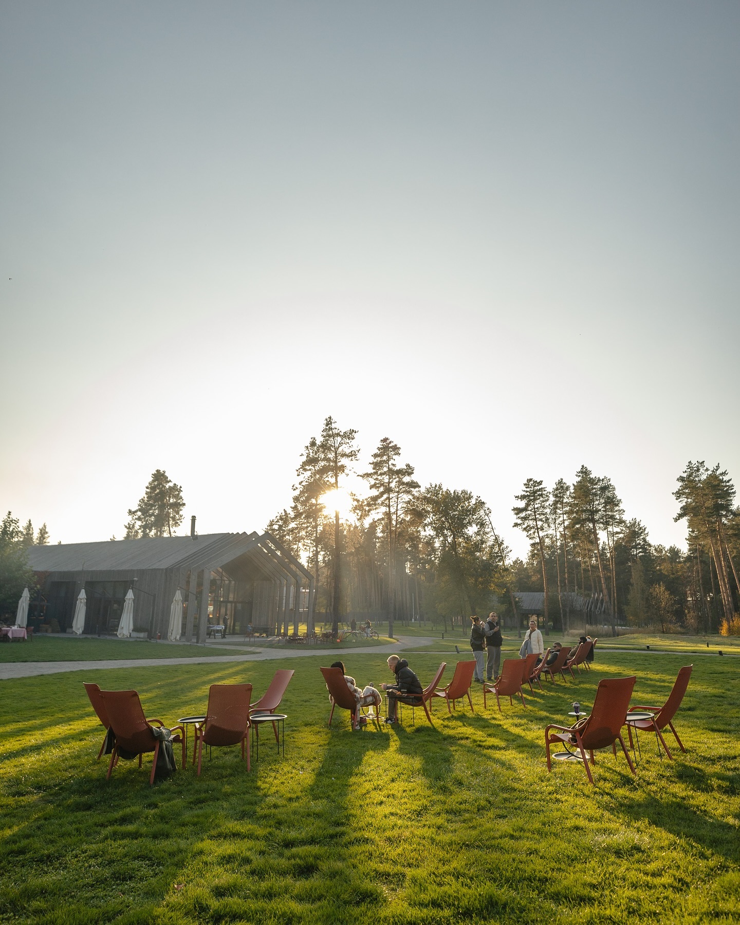 10 заміських будинків і комплексів для відпочинку під Києвом: скільки коштує оренда та як дістатися
