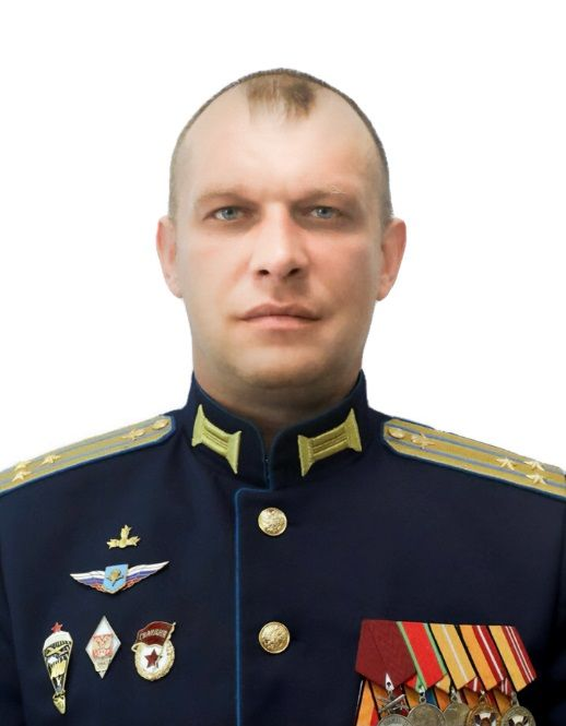 Син &quot;елітного&quot; полковника РФ продає себе чоловікам за гроші і &quot;зливає&quot; дані батька