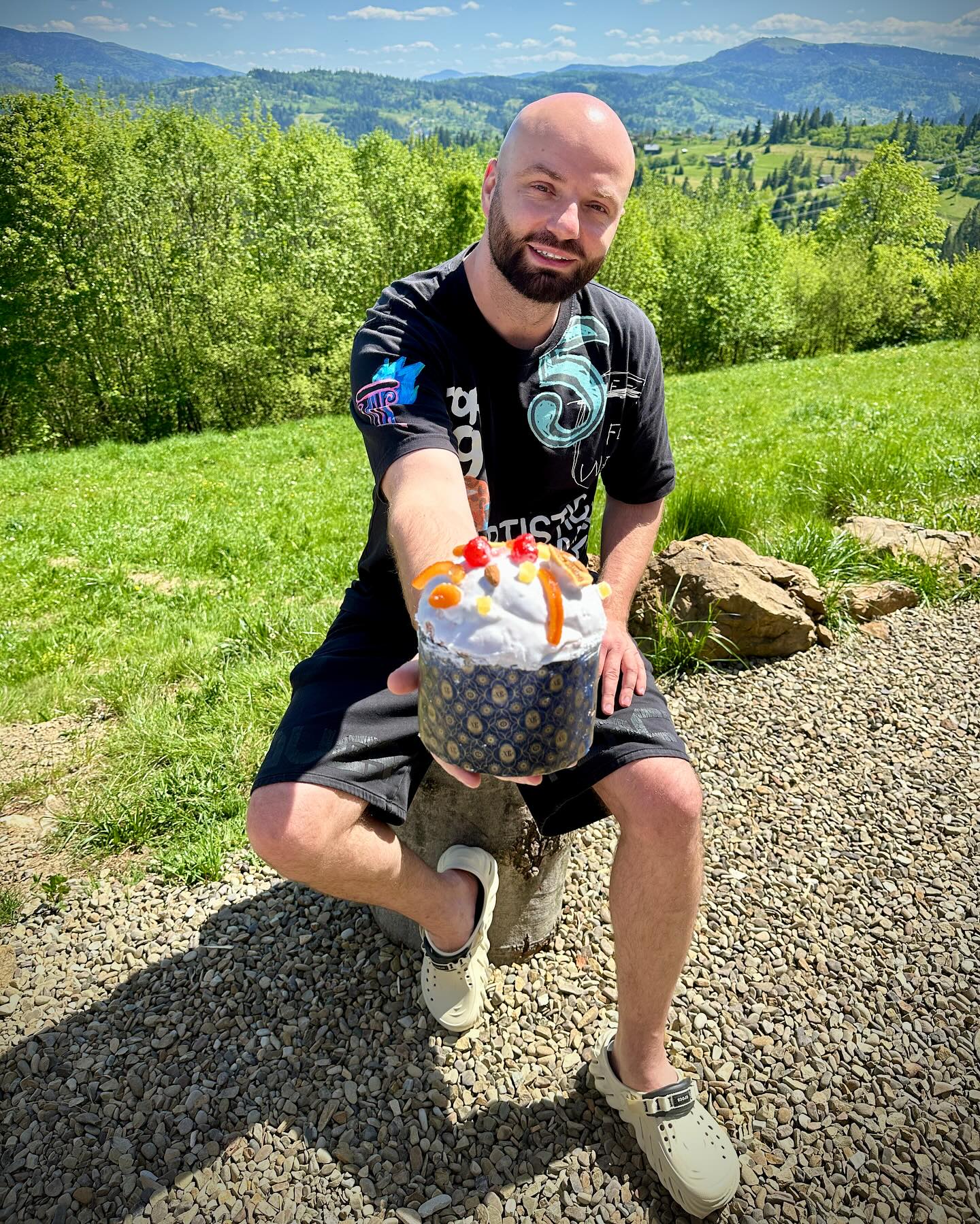 Вишиванки і не тільки. В яких вбраннях українські знаменитості зустрічають Великдень (фото)