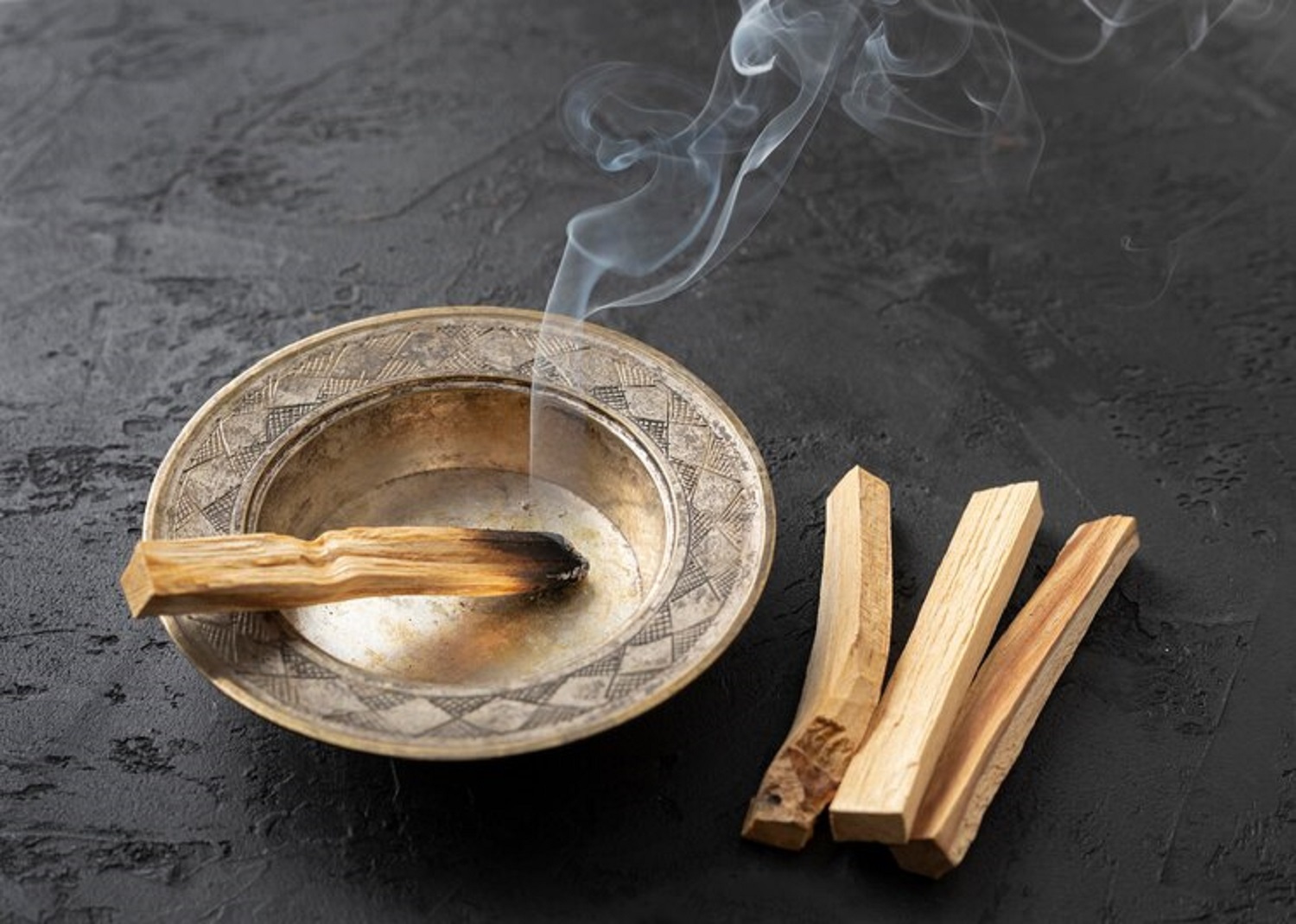 Эти травы изменят атмосферу в квартире: 7 растений для окуривания жилья на удачу и изобилие