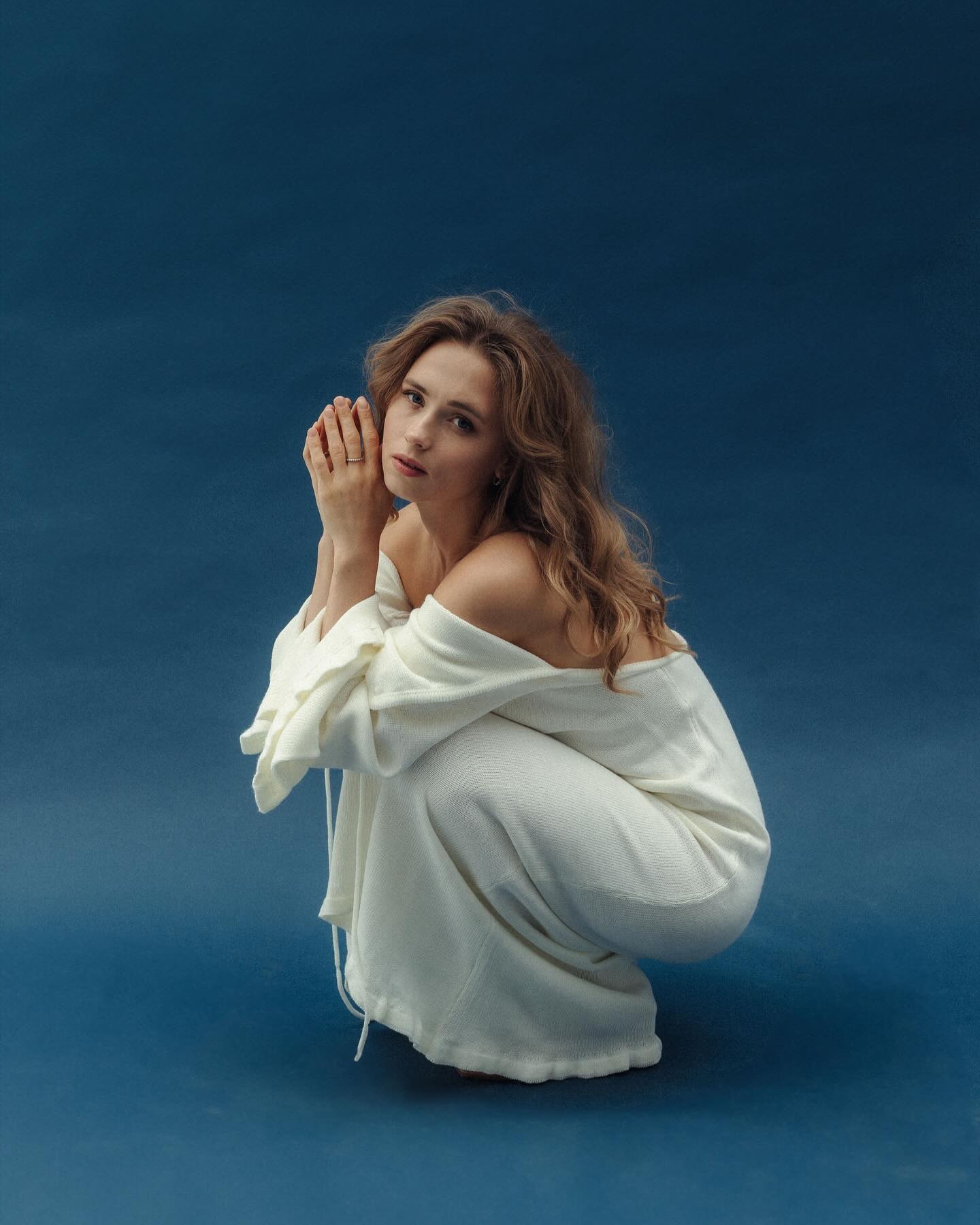 &quot;Ніжність та жіночність зашкалює&quot;: погляньте, як виглядає готична Женя зі &quot;Сватів&quot; у новій фотосесії