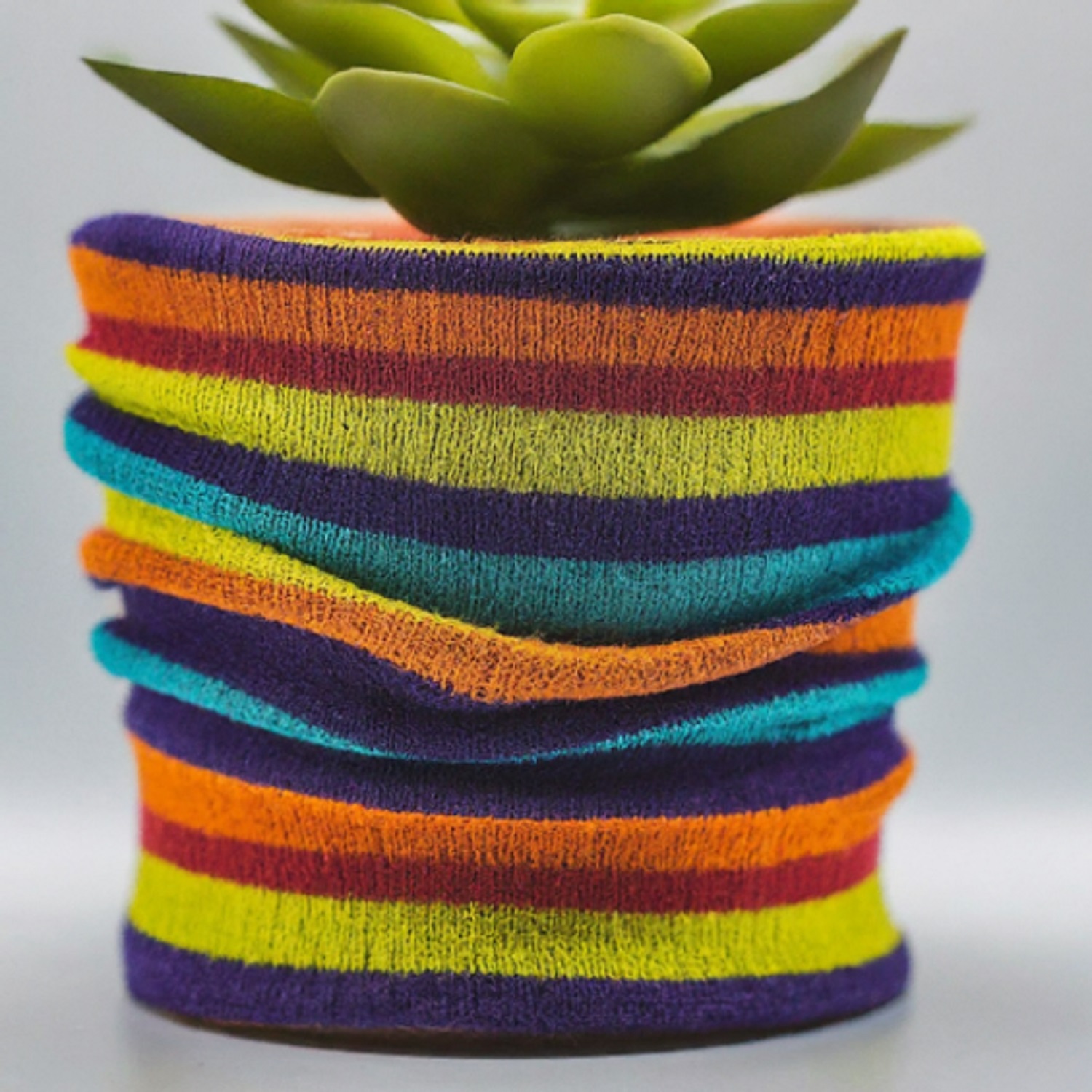 8 очень полезных и милых вещей, которые можно сделать из старых носков