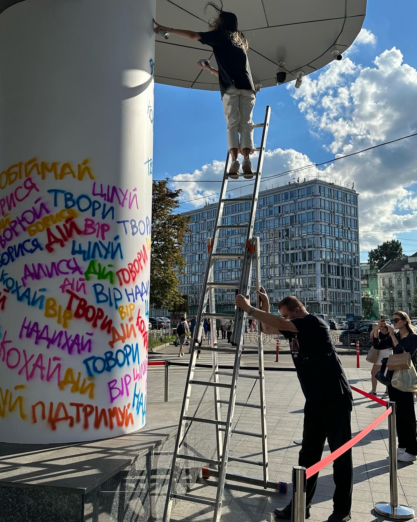 &quot;Так малює багато людей&quot;: Морозюк висловилась про звинувачення у плагіаті відомого художника