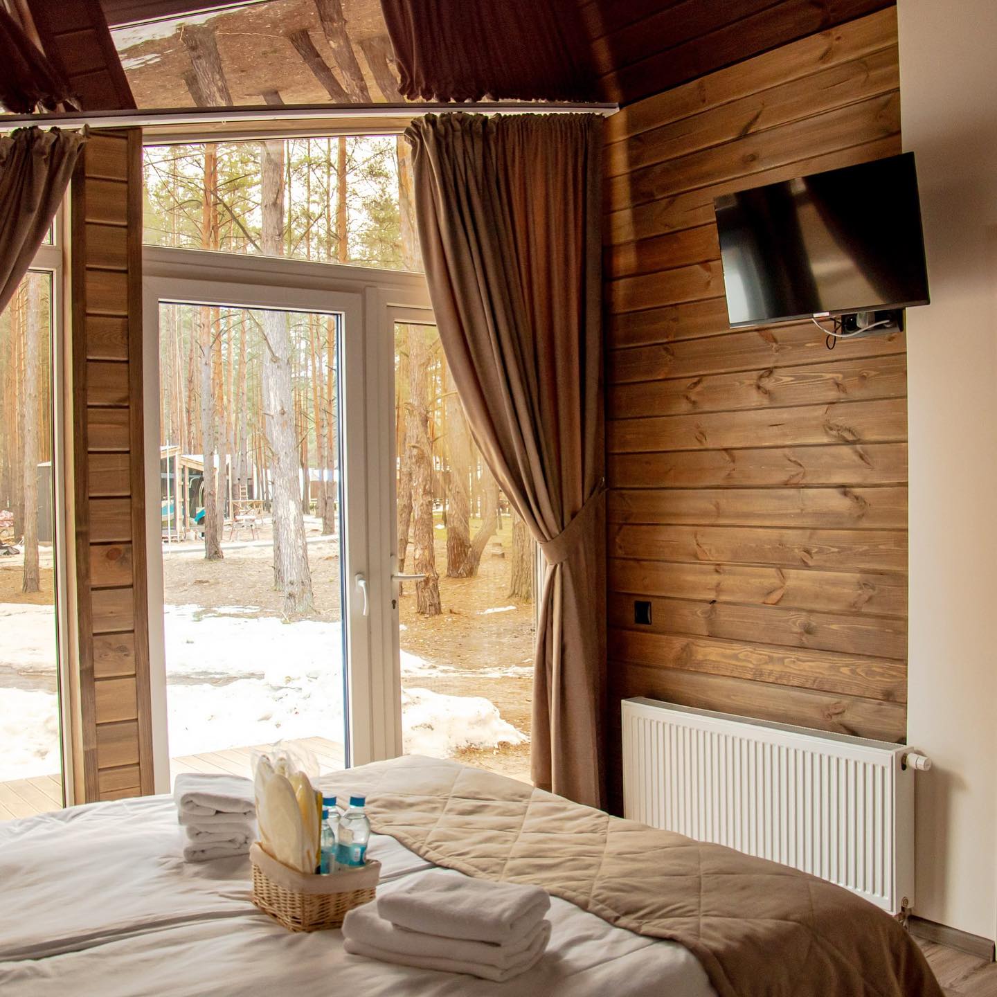 10 заміських будинків і комплексів для відпочинку під Києвом: скільки коштує оренда та як дістатися