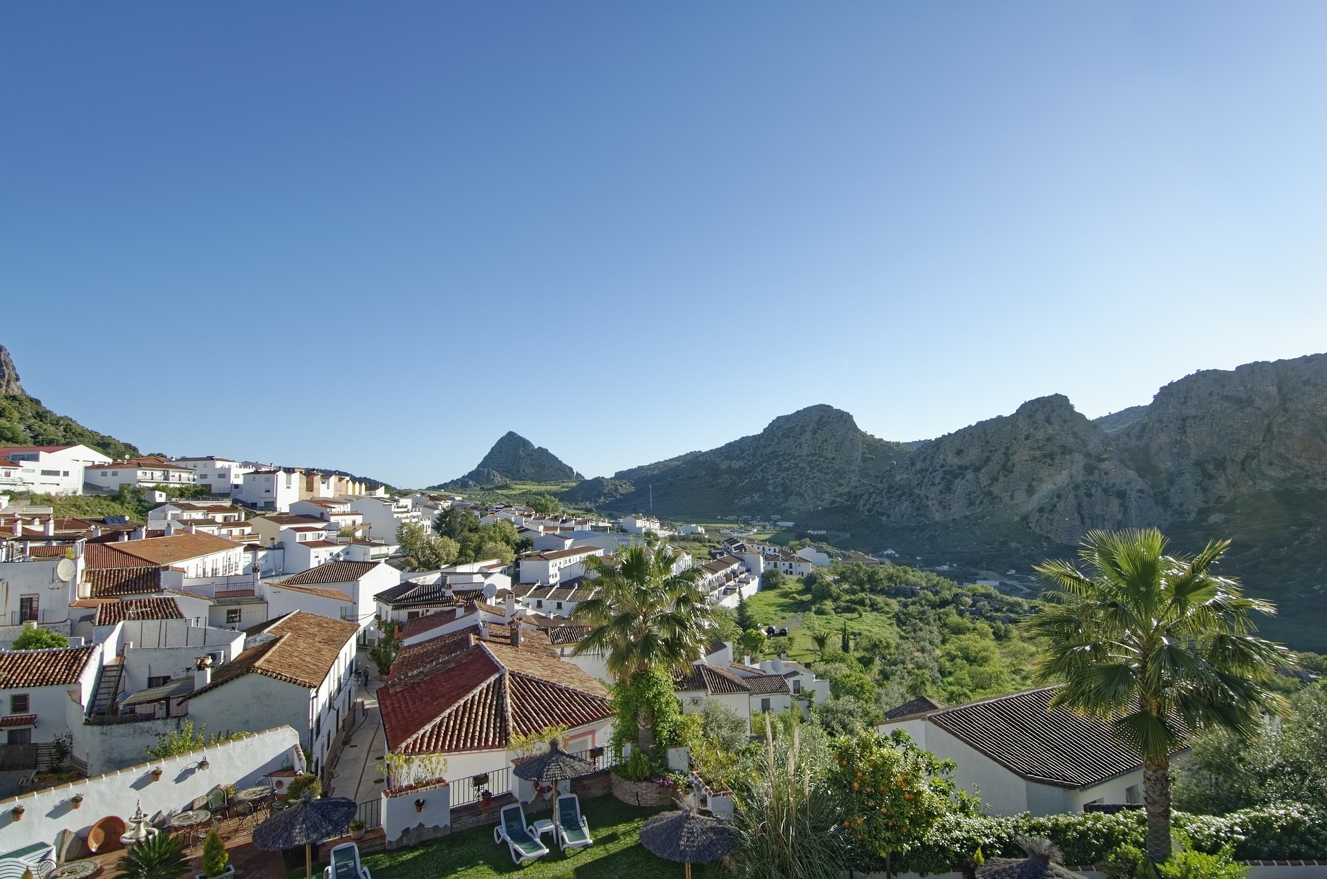 Беспрецедентный спрос. Украинцы массово скупают дешевое жилье в Испании