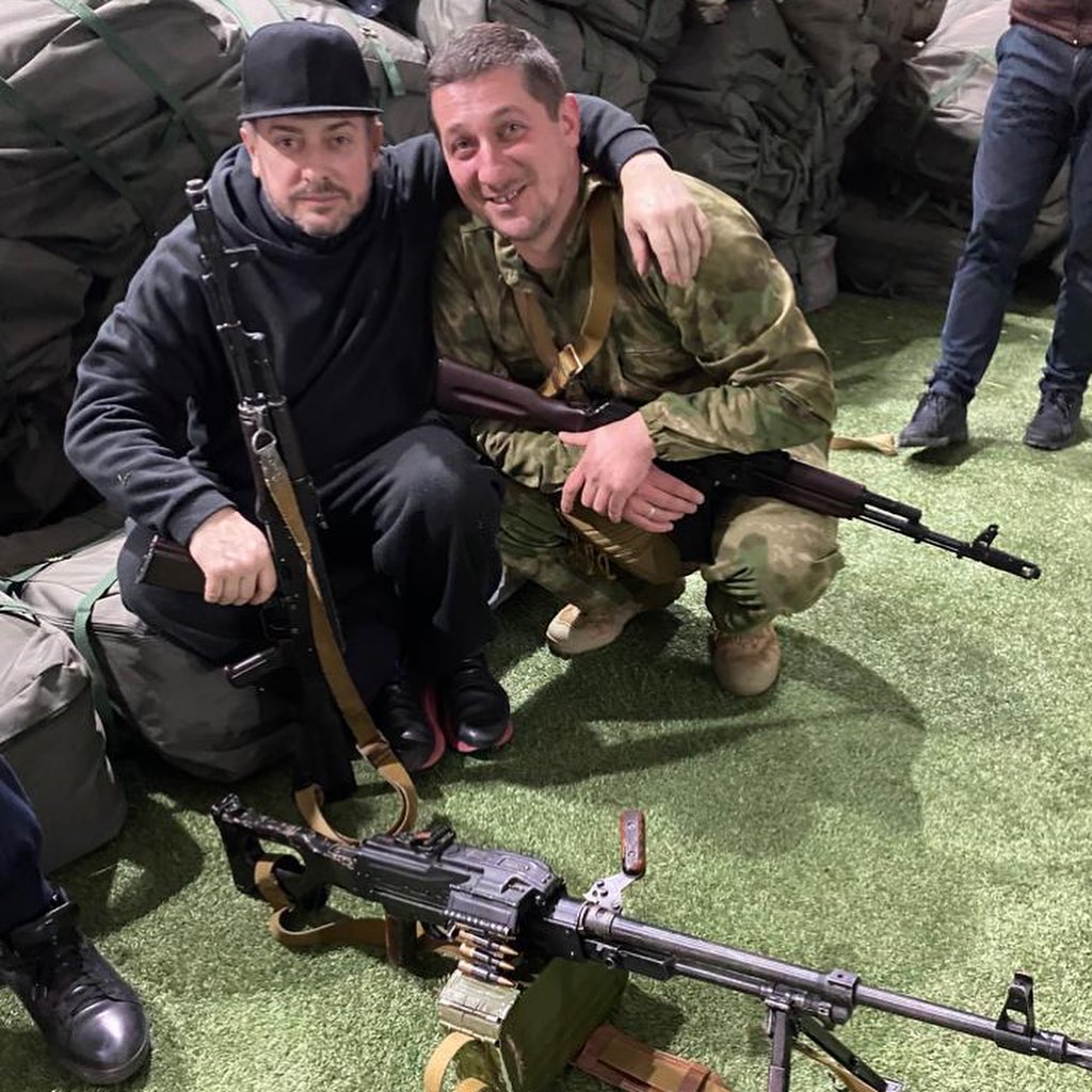 Зірки шоу-бізнесу, які захищають Україну зі зброєю в руках