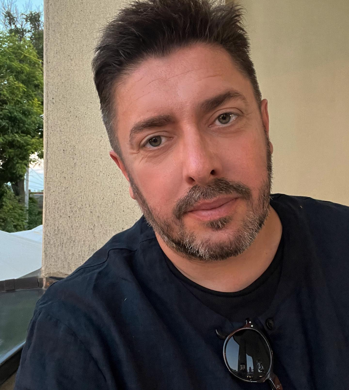 Известный телеведущий объяснил, для чего хранит российский паспорт: &quot;Нужен мне&quot;