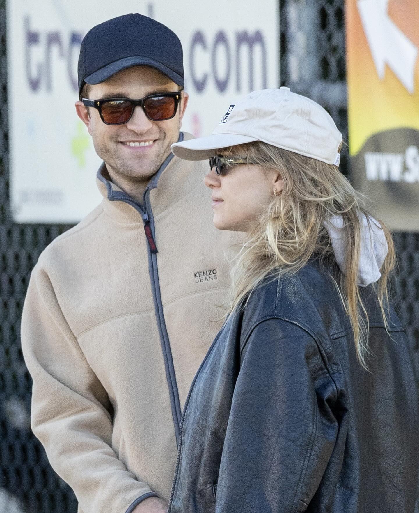 Роберт Паттінсон зробив пропозицію? Його вагітна обраниця засвітила обручку (фото)