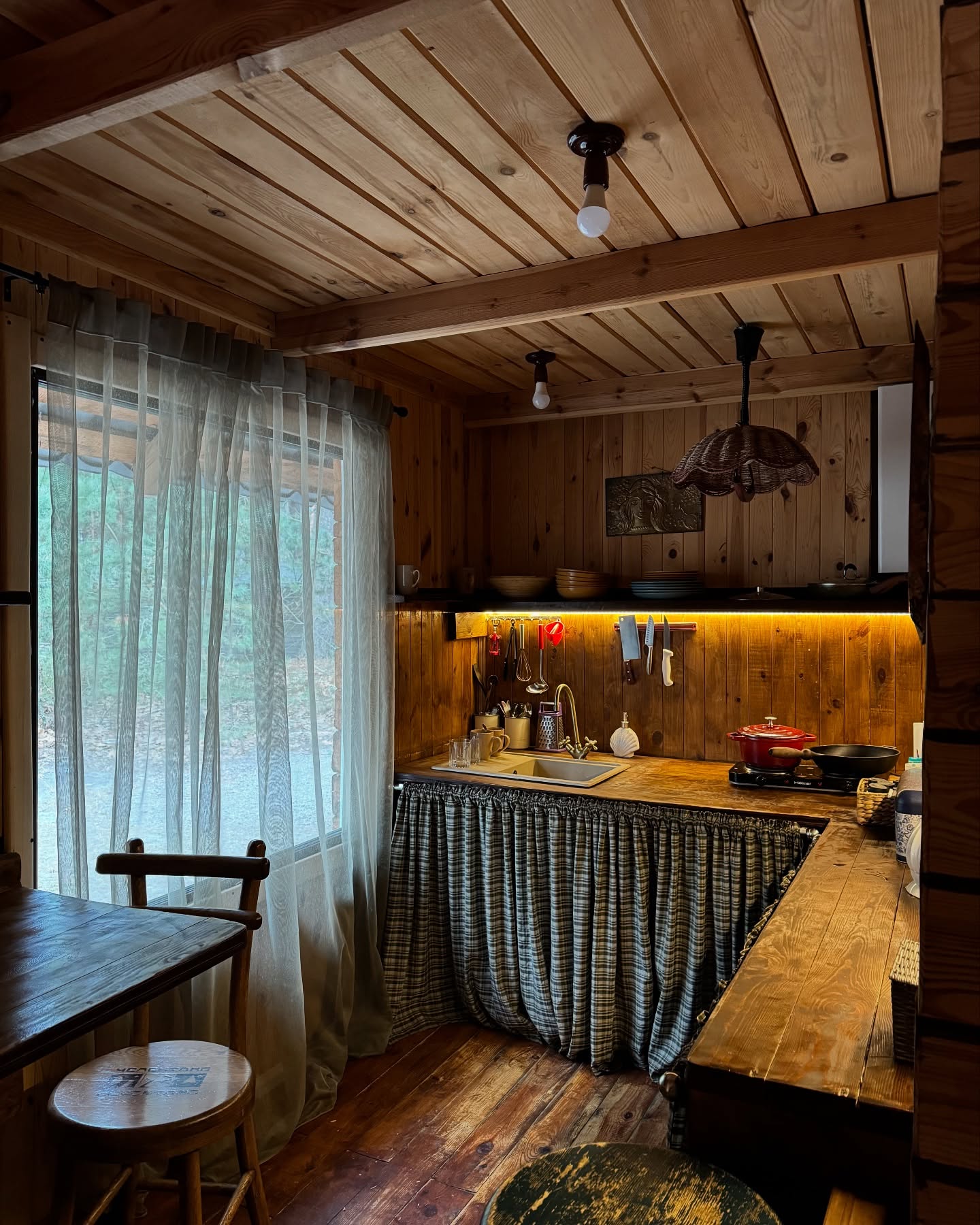 10 заміських будинків і комплексів для відпочинку під Києвом: скільки коштує оренда та як дістатися