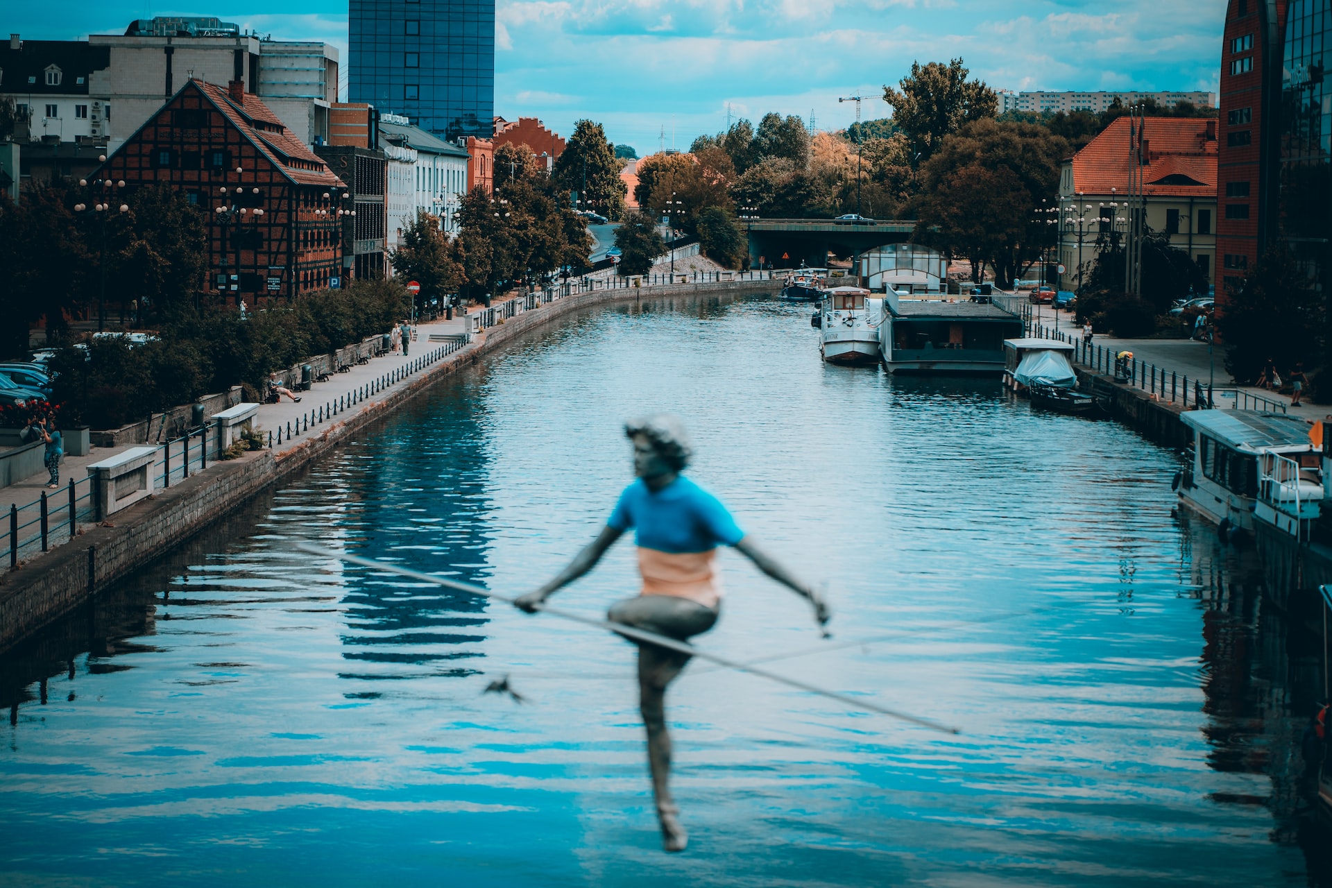 "Якщо не змогли вдома". Біженців у Польщі будуть навчати української мови