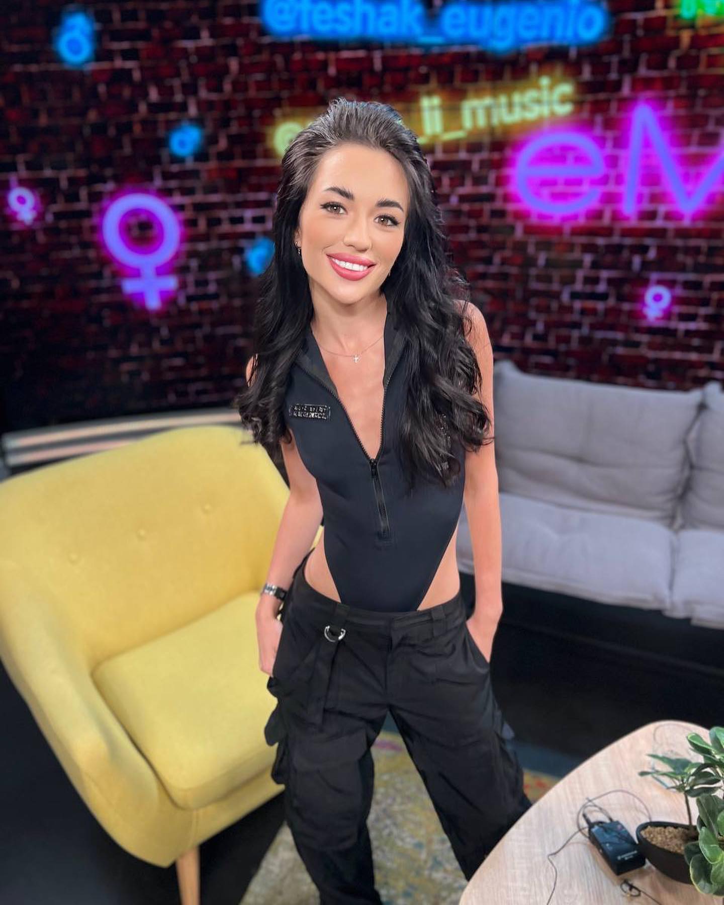 "Мене била мама". Відома українська співачка розкрила правду про своє дитинство