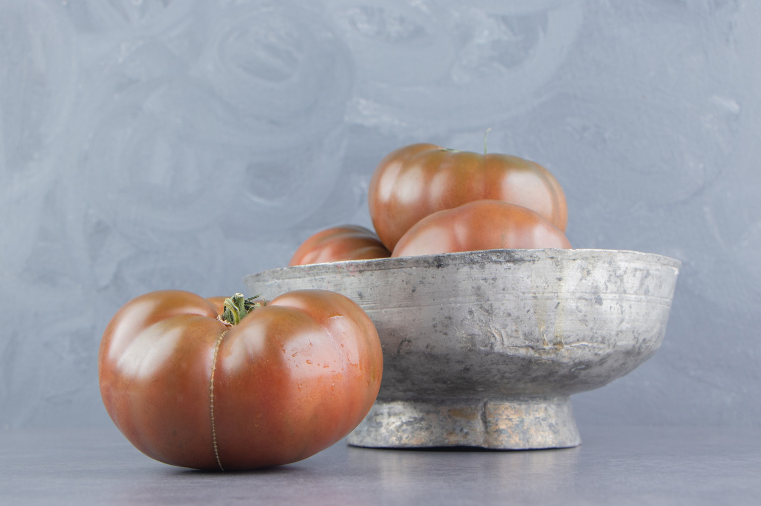 Эксперты рассказали, когда нельзя поливать помидоры: это сохранит урожай