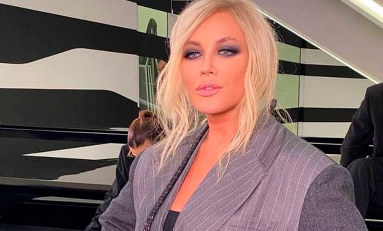 Розкішні авто, земля та права на пісні: в Україні конфіскували майно путіністки Повалій