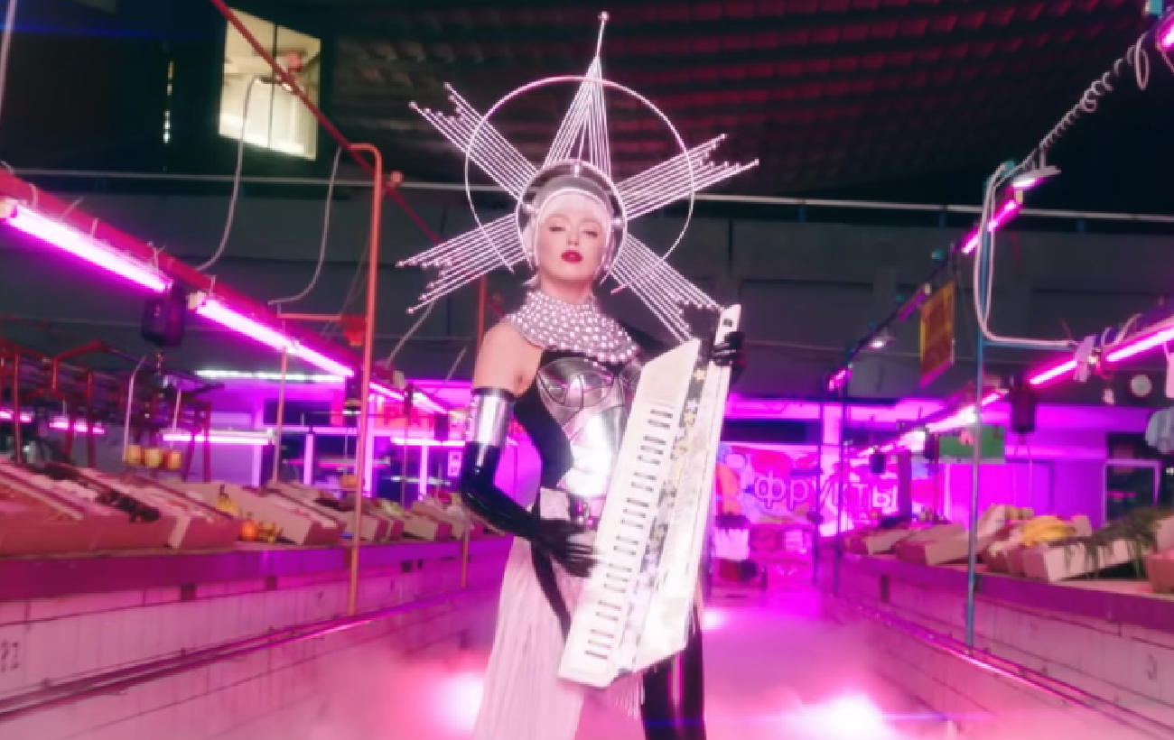 Трансформация Оли Поляковой: от "шлепок" до главной поп-дивы страны