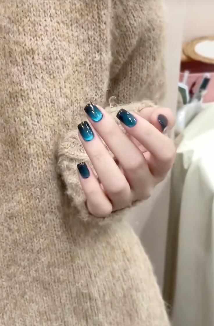 Трендовий манікюр &quot;котяче око&quot;, який хочеться повторити: 5 стильних ідей для яскравої осені