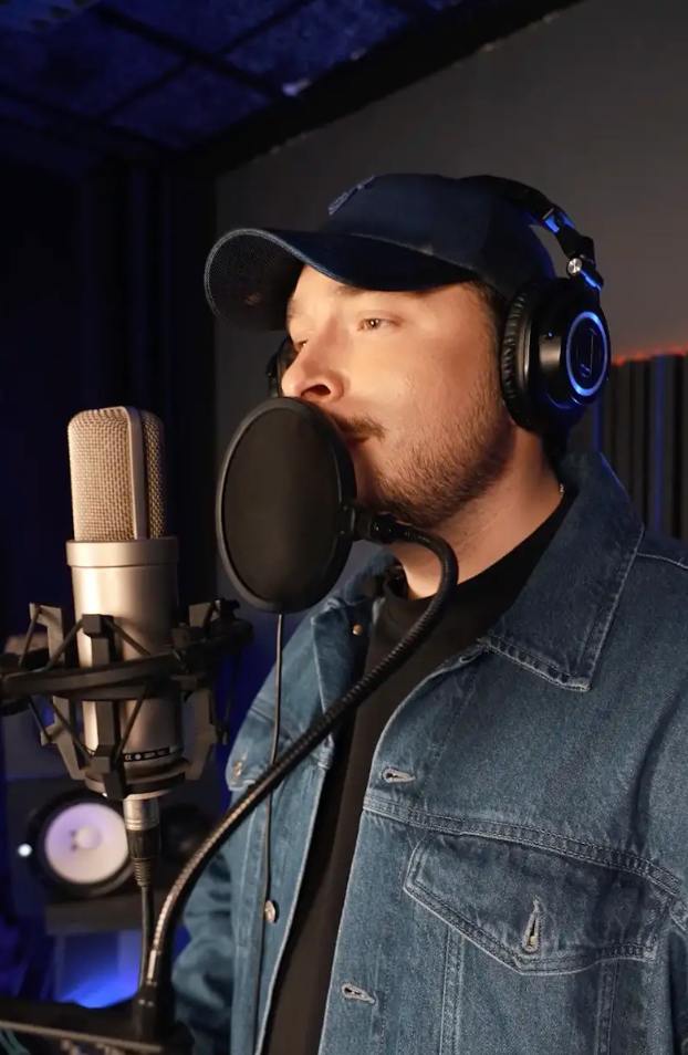 Никита Киселев презентовал особый проект, первые герои которого - влюбленные военные. Эксклюзивные подробности