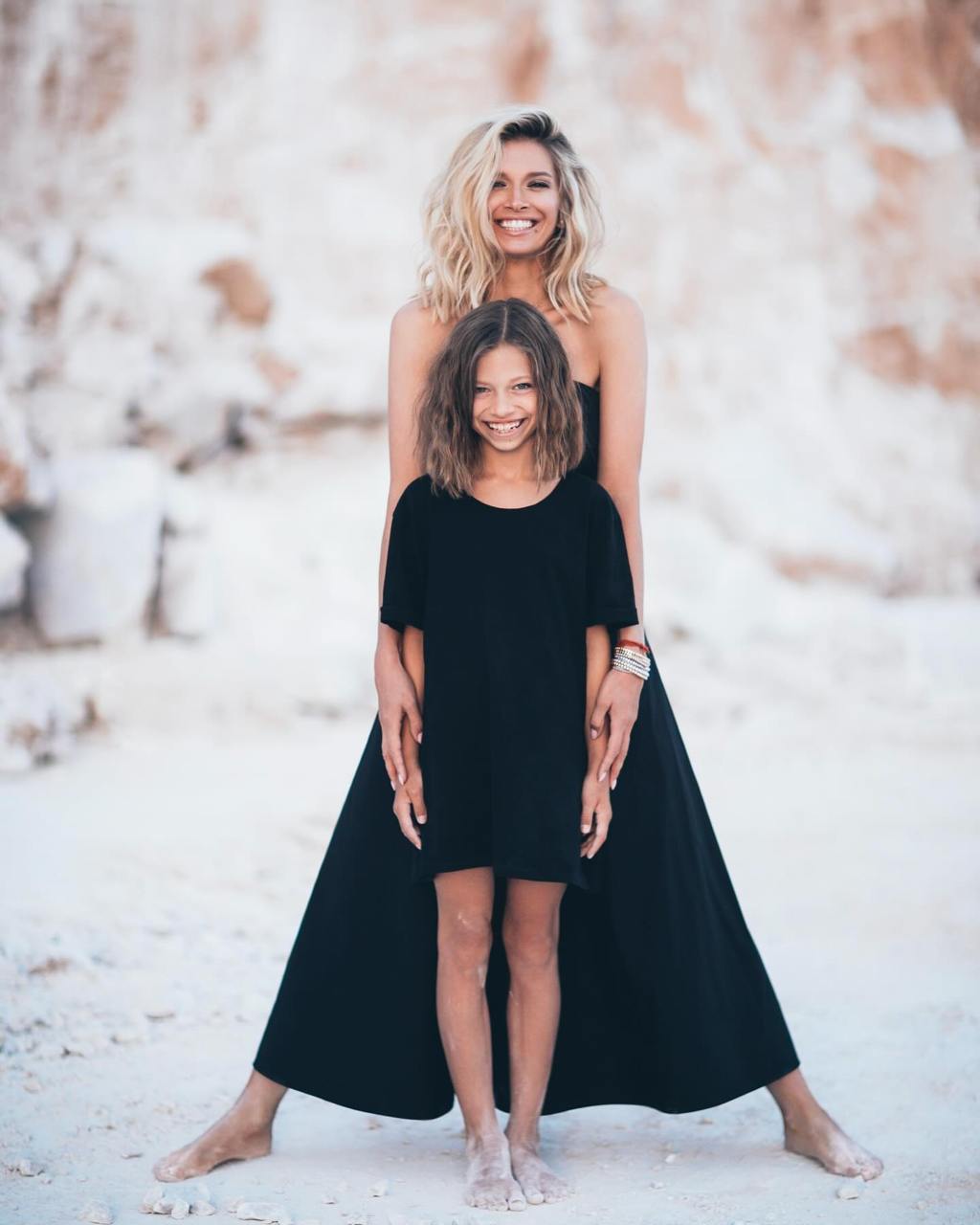 Брежнева показала младшую дочь на редких фото. Ей уже 15 и в это трудно поверить