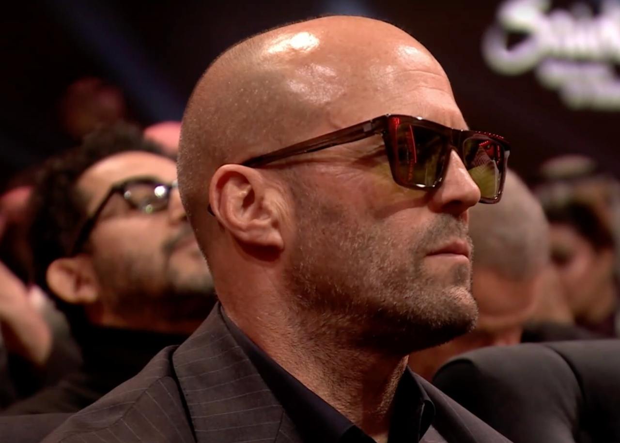 Стейтем та його красуня-дружина &quot;засвітилися&quot; на бою Усика. У свої 57 зовсім не постарів (фото)