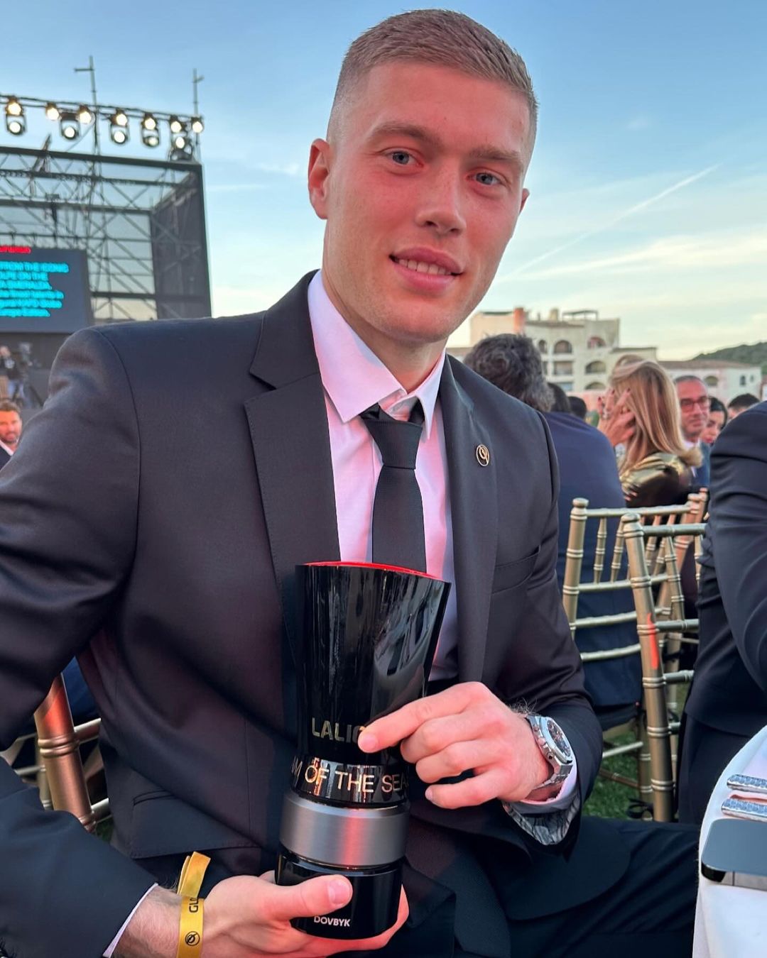 Артем Довбик номинирован на &quot;Золотой мяч&quot;. Месси и Роналду в списке нет