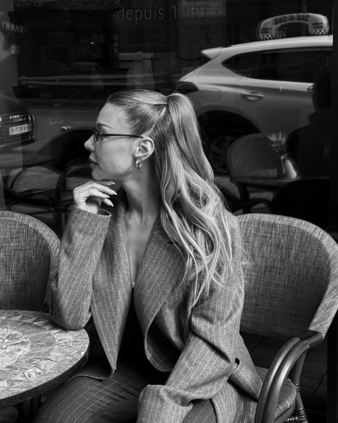 Ukrainian singer nails chic outfit ideal for work and social occasions