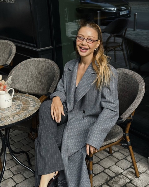 Ukrainian singer nails chic outfit ideal for work and social occasions