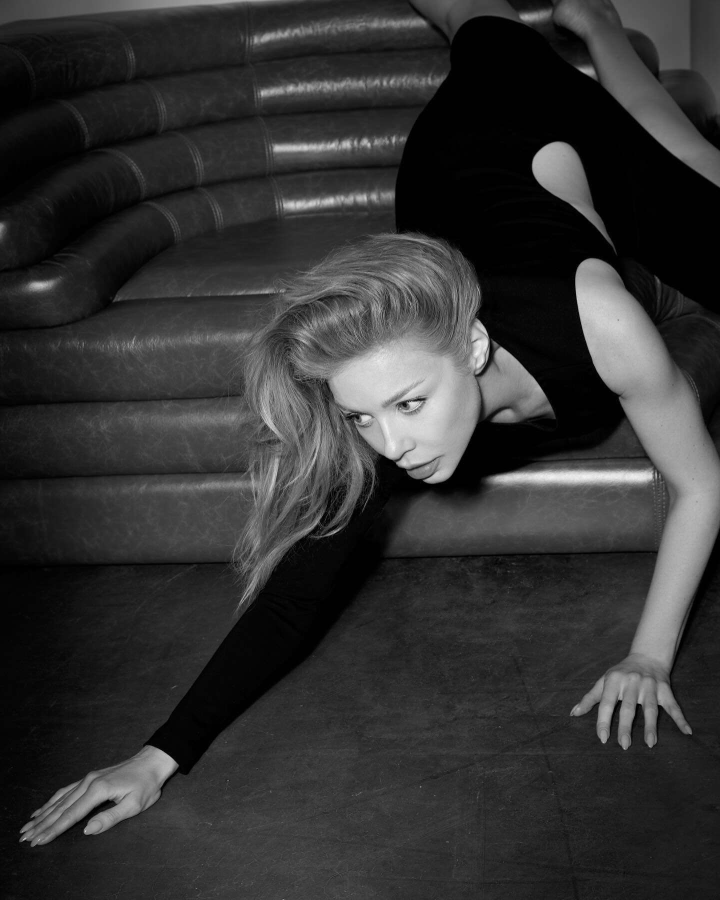 Сколько стоит черное платье с вырезами, как у Тины Кароль (фото)