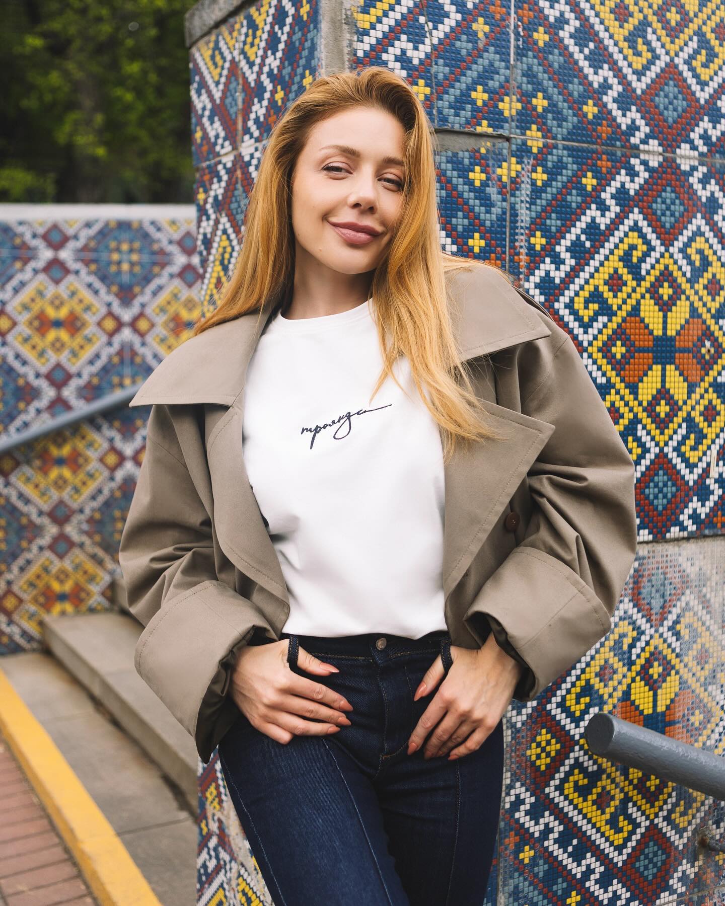 Сколько стоит короткий тренч Тины Кароль из клипа (видео, фото)