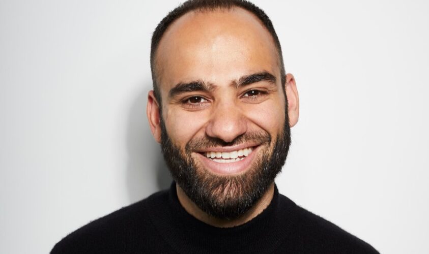 Британец придумал необычный способ собрать деньги на разминирование Украины: что известно