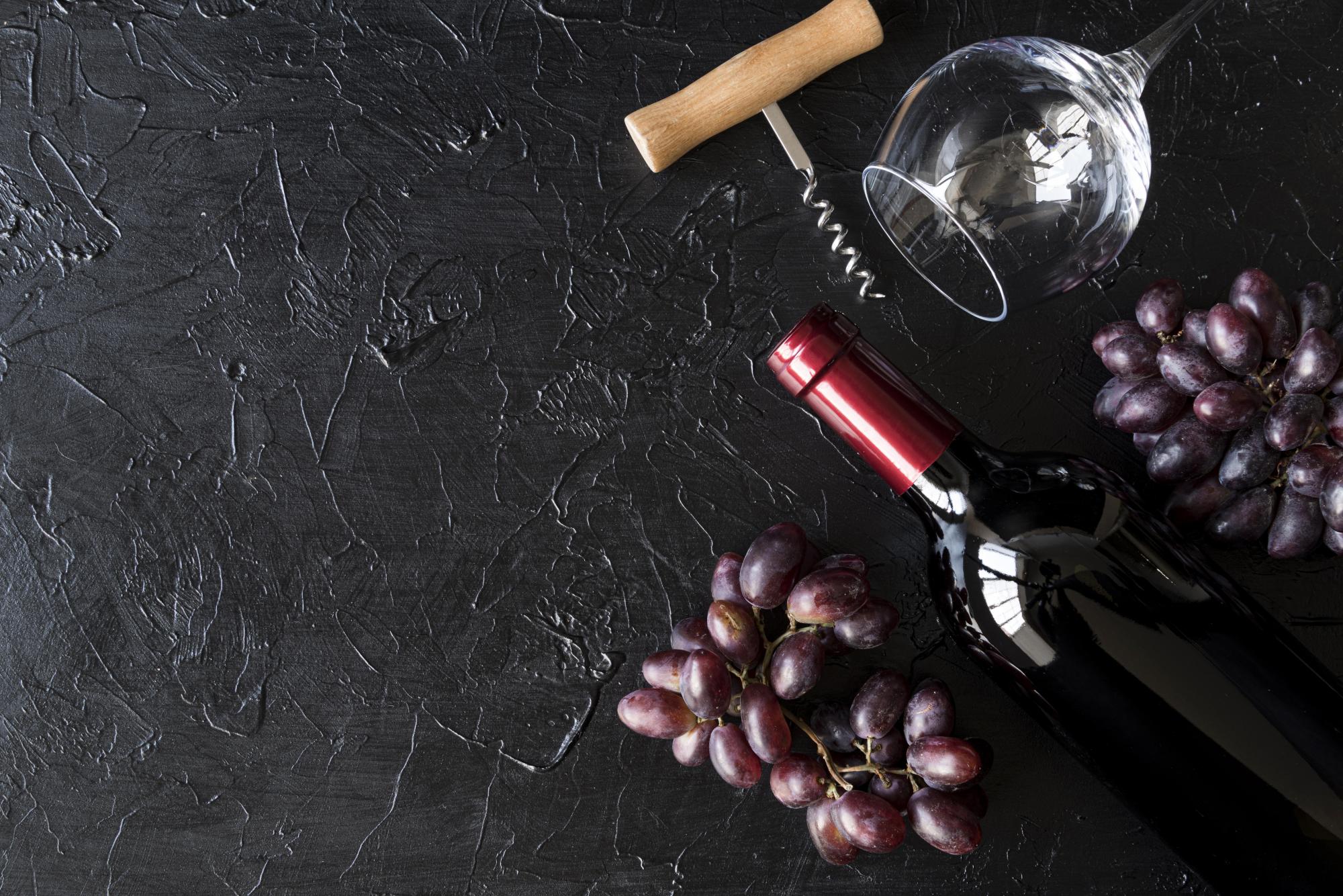 Эти способы помогут открыть вино без штопора