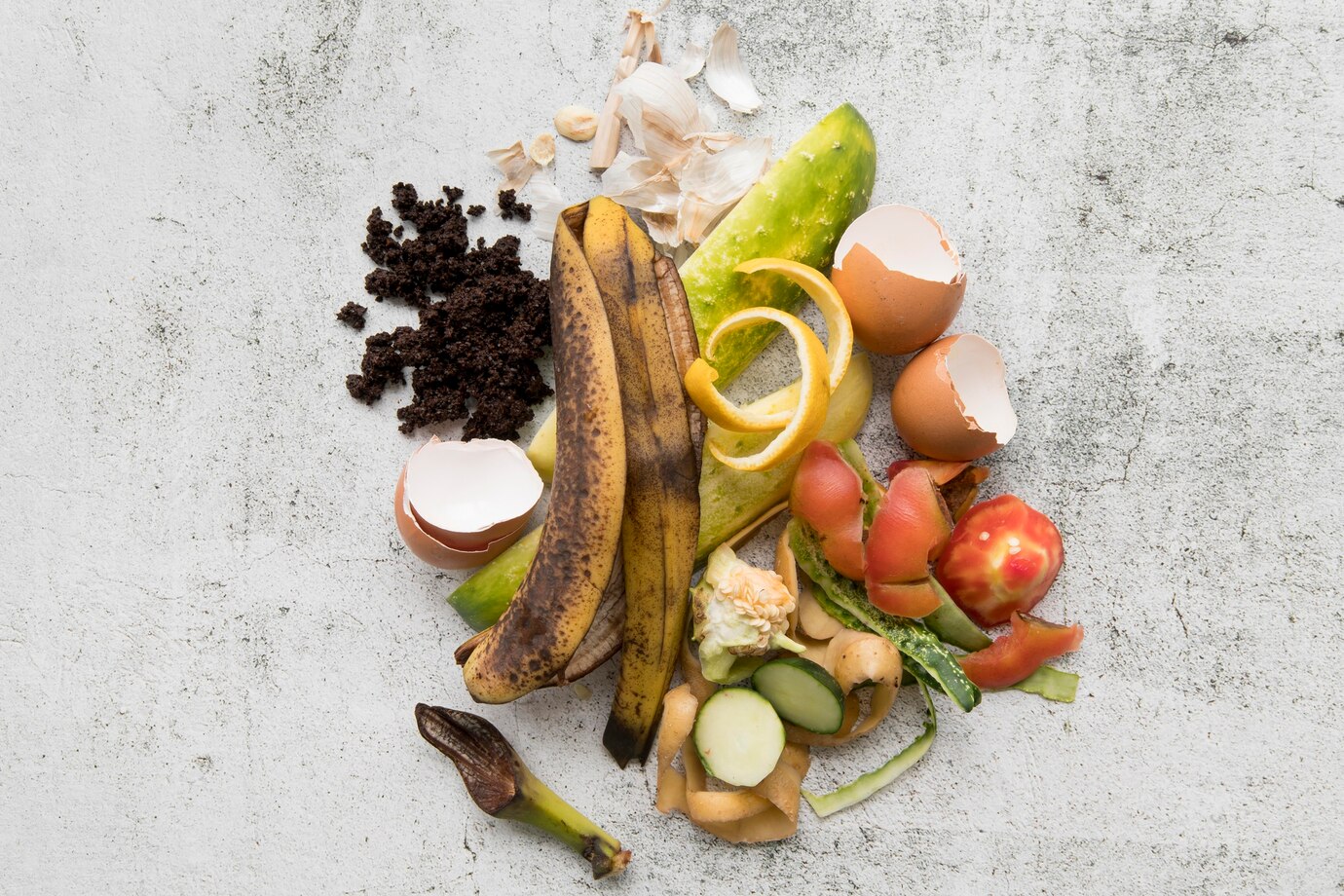 Які фрукти не можна викидати у відро для сміття: причина дуже серйозна