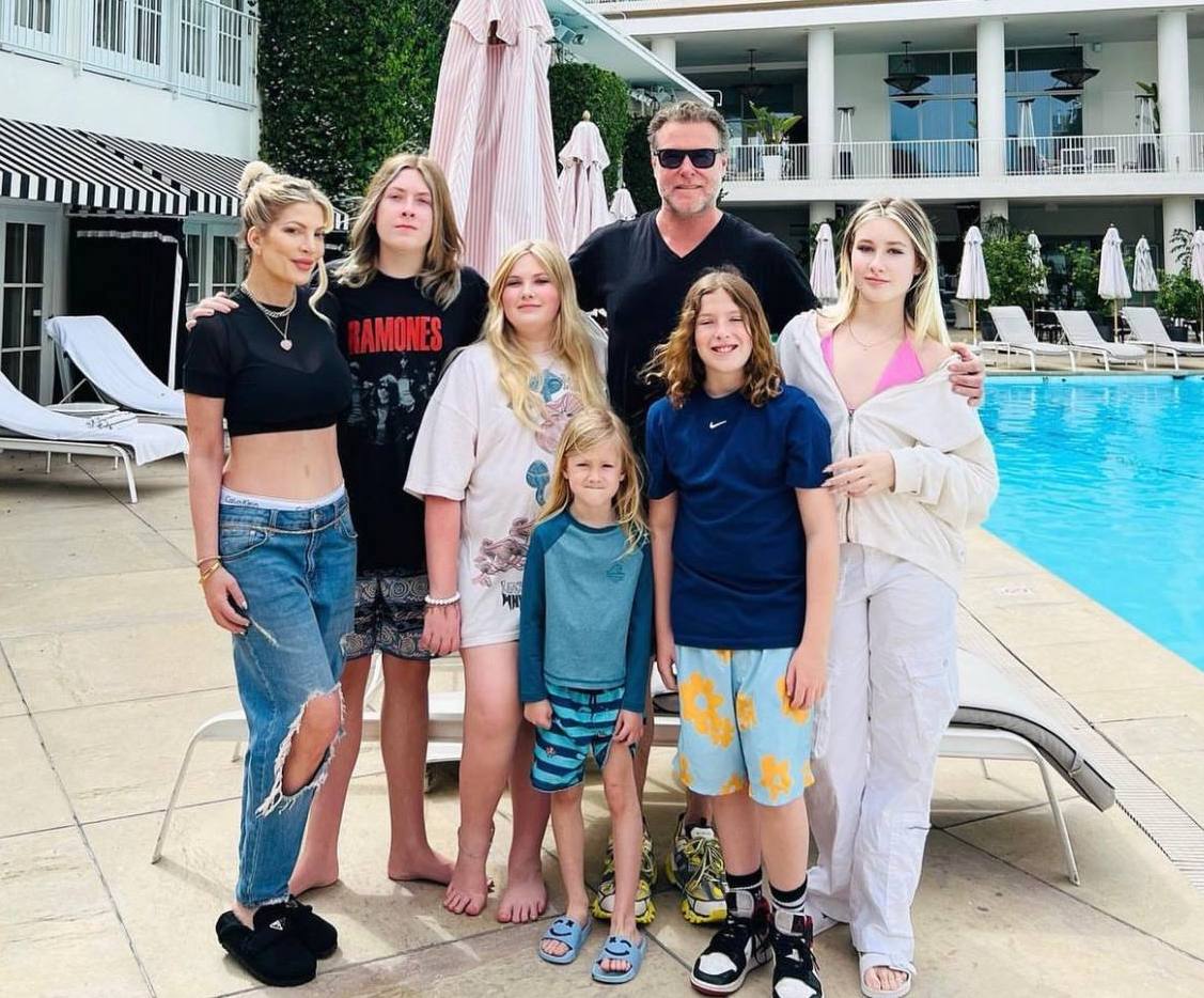 &quot;Никто не знает, как я до сих пор жива&quot;: звезда &quot;Района Беверли-Хиллз&quot; призналась, что не пьет воду