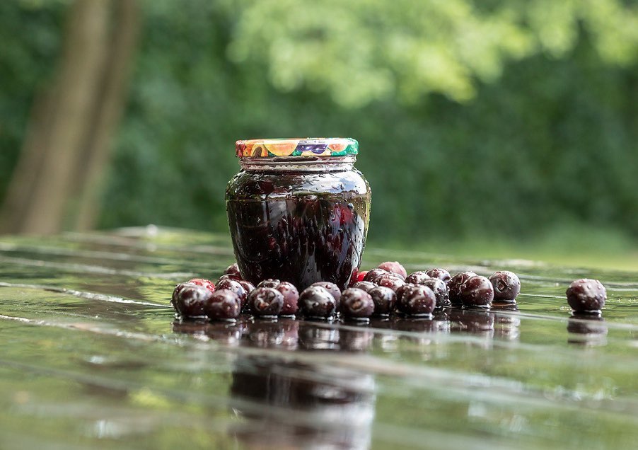 Сезон у розпалі! Як приготувати смачне варення з черешні з лимоном та м‘ятою