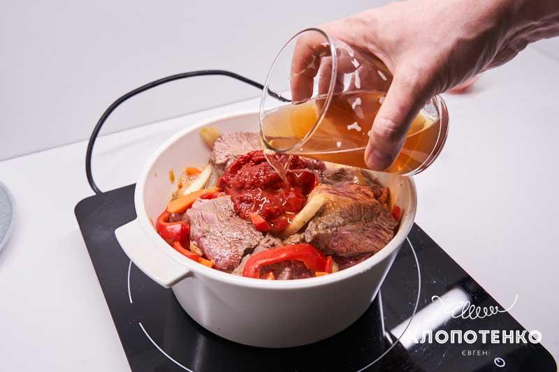 Клопотенко представил рецепт говядины, добавив туда пиво: вкуснейшее блюдо